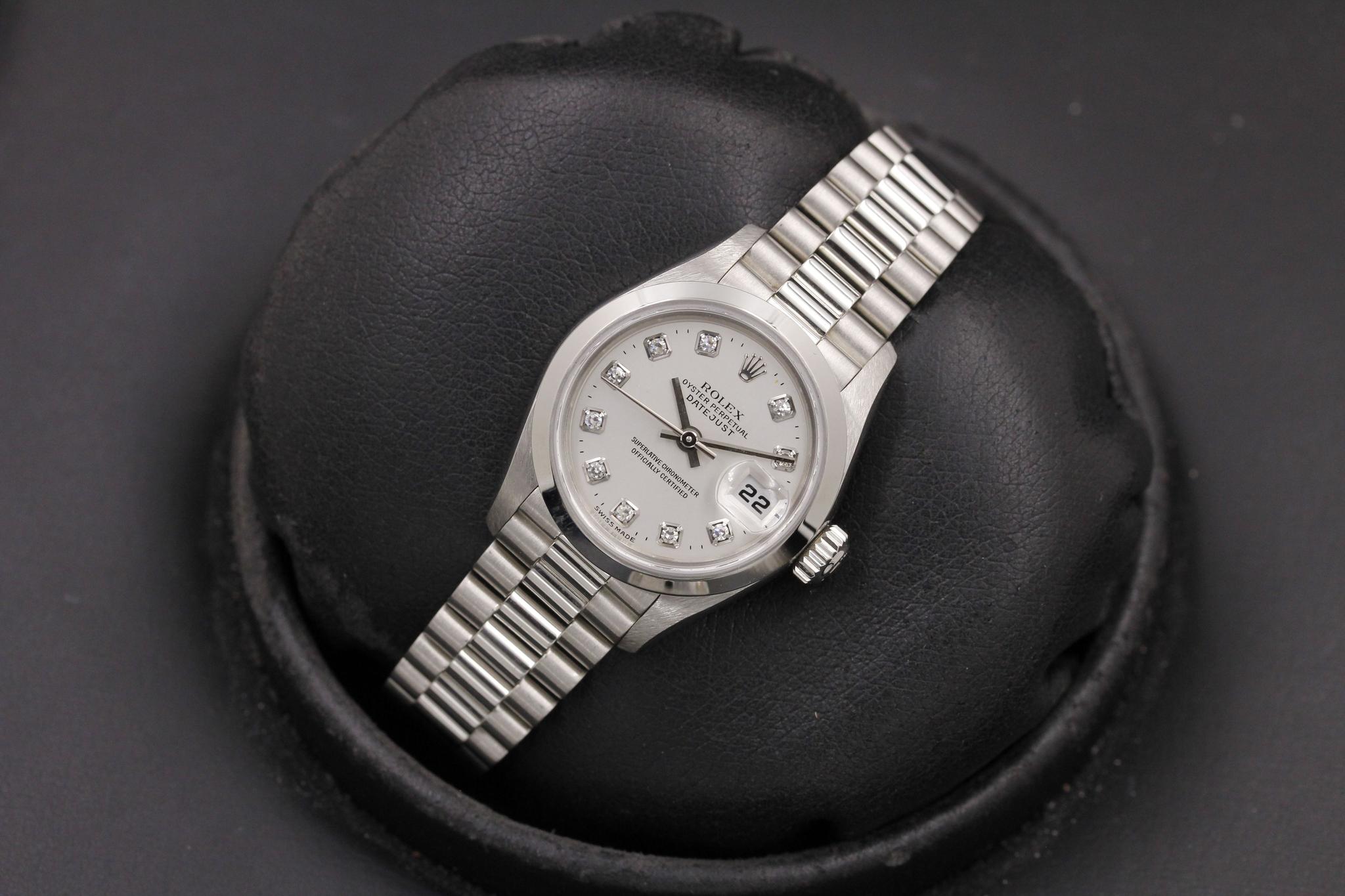 Watch Image 11