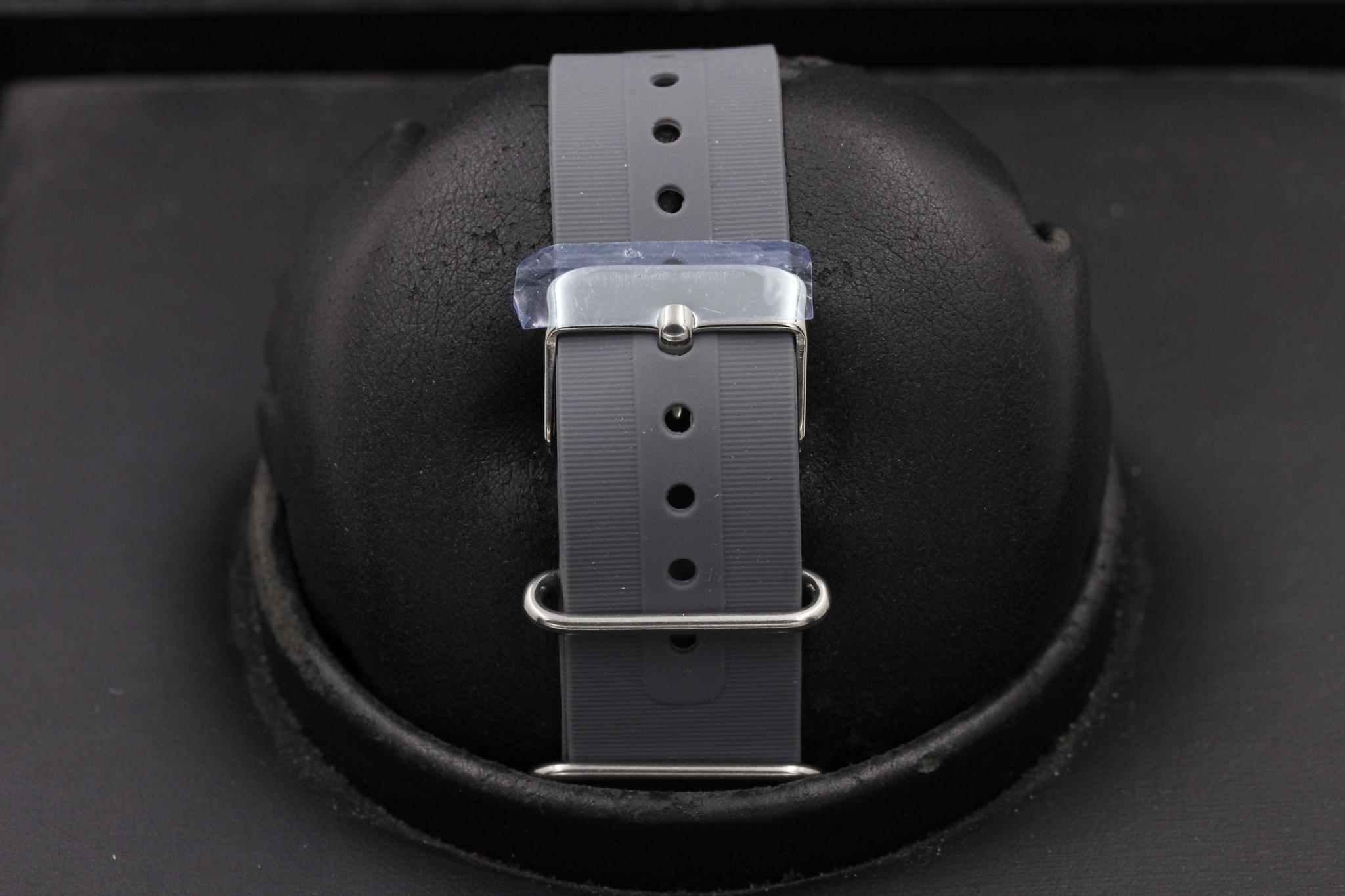 Watch Image 9