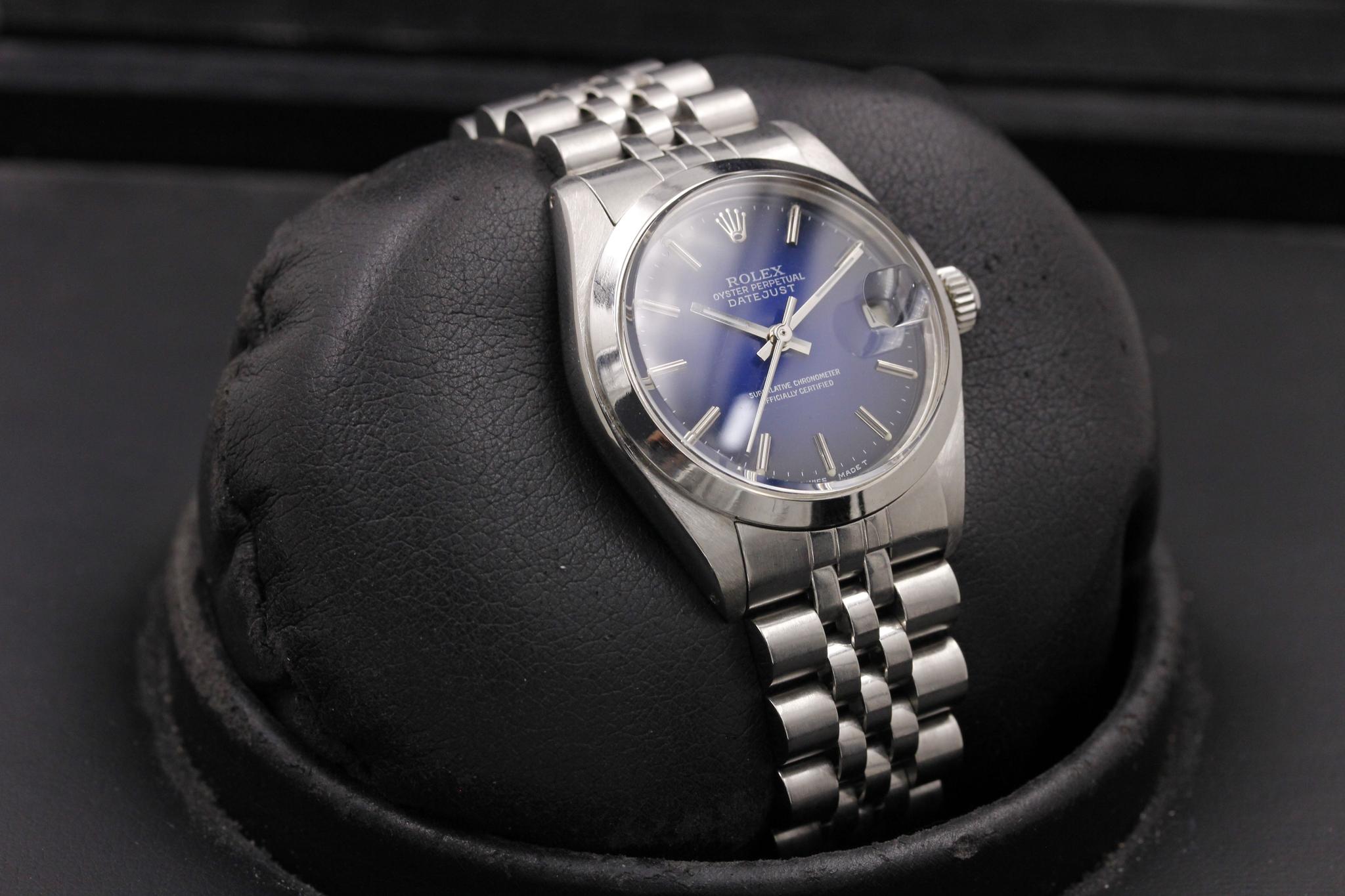 Watch Image 12