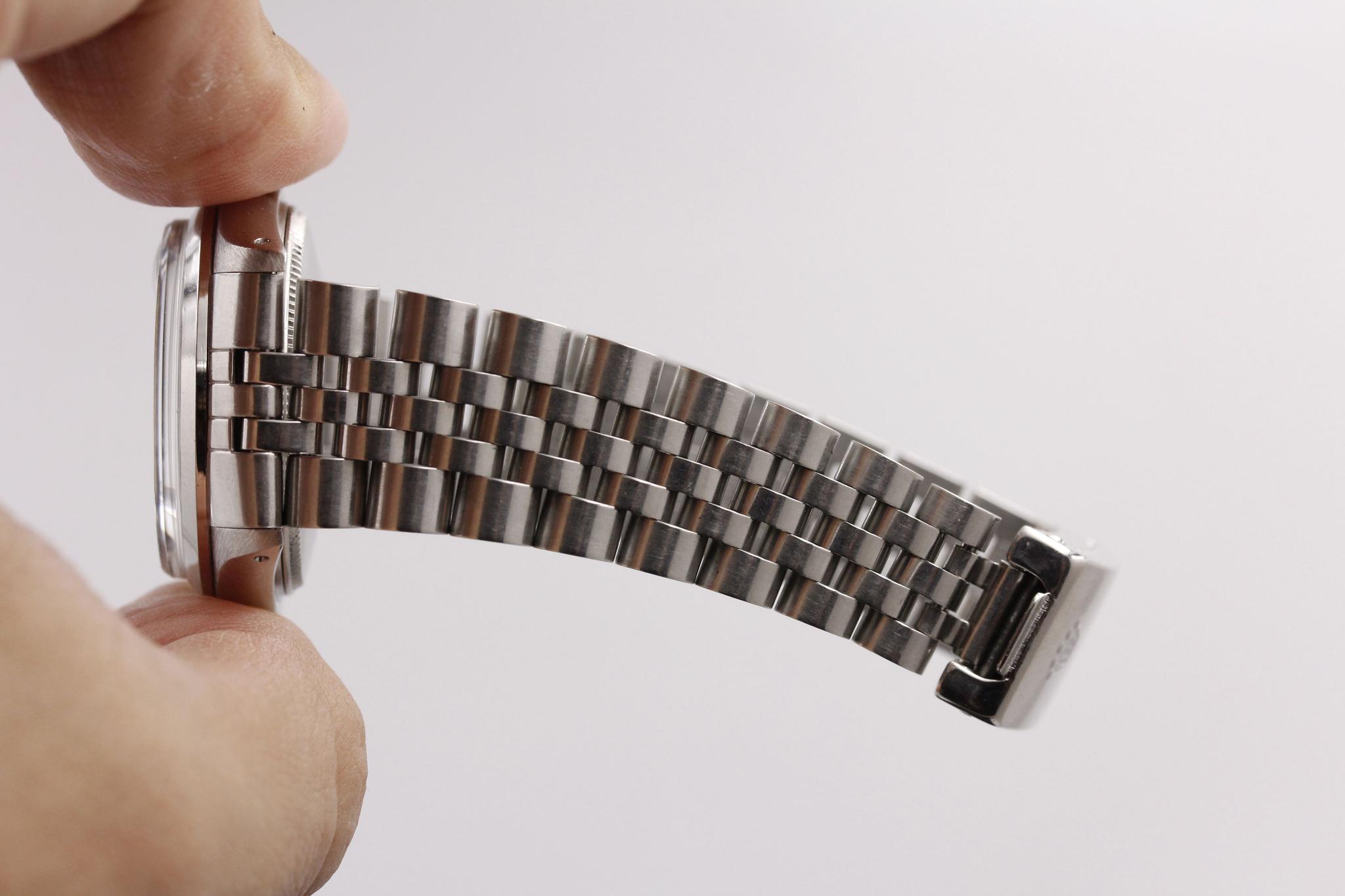 Watch Image 10