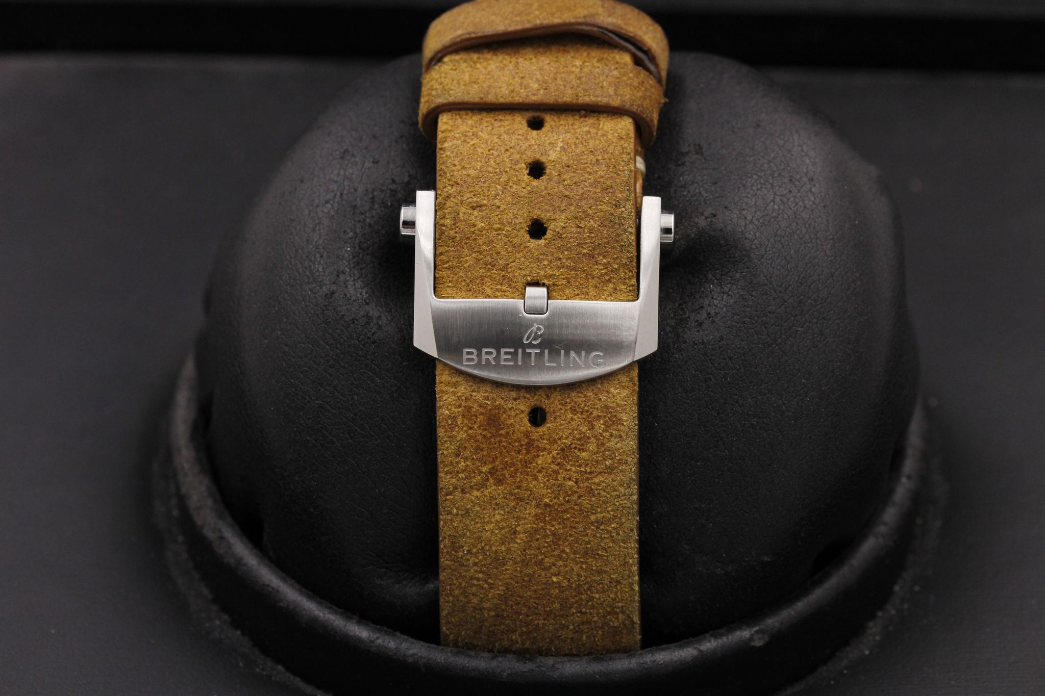 Watch Image 9