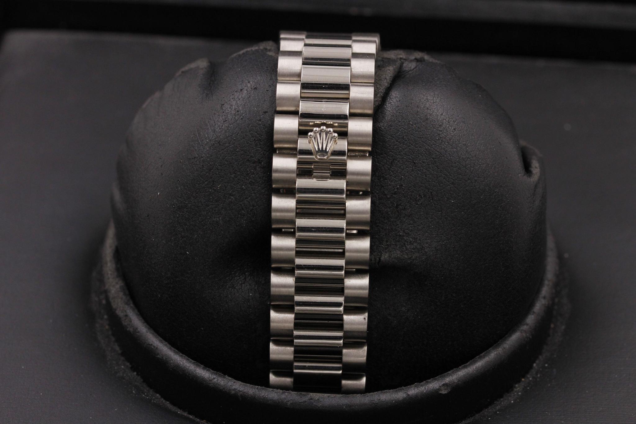 Watch Image 10