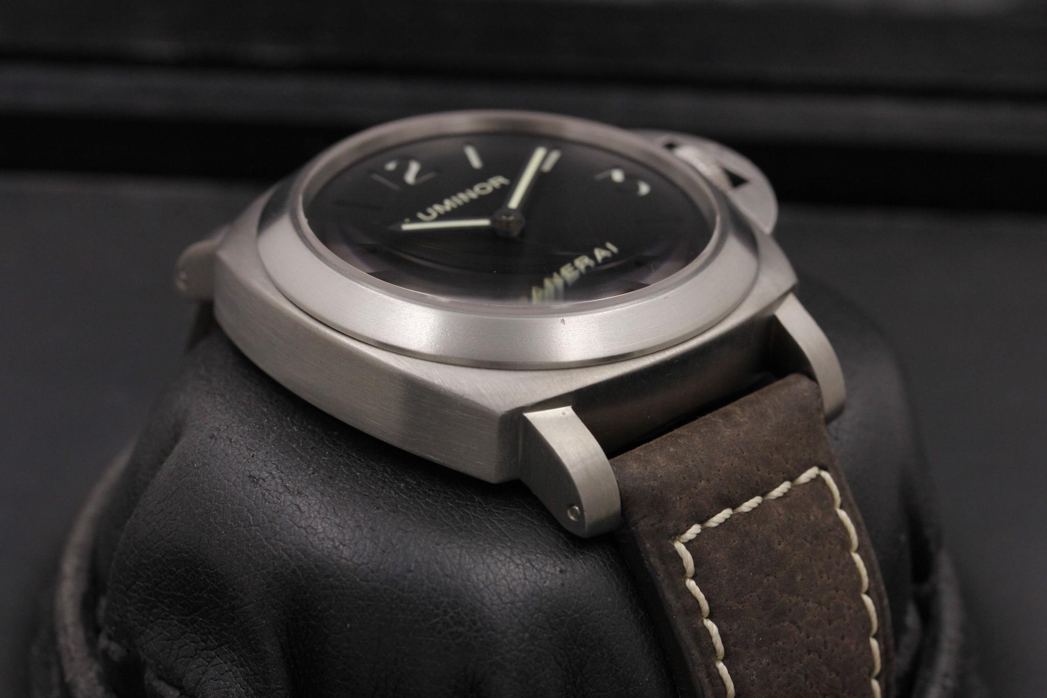 Watch Image 6