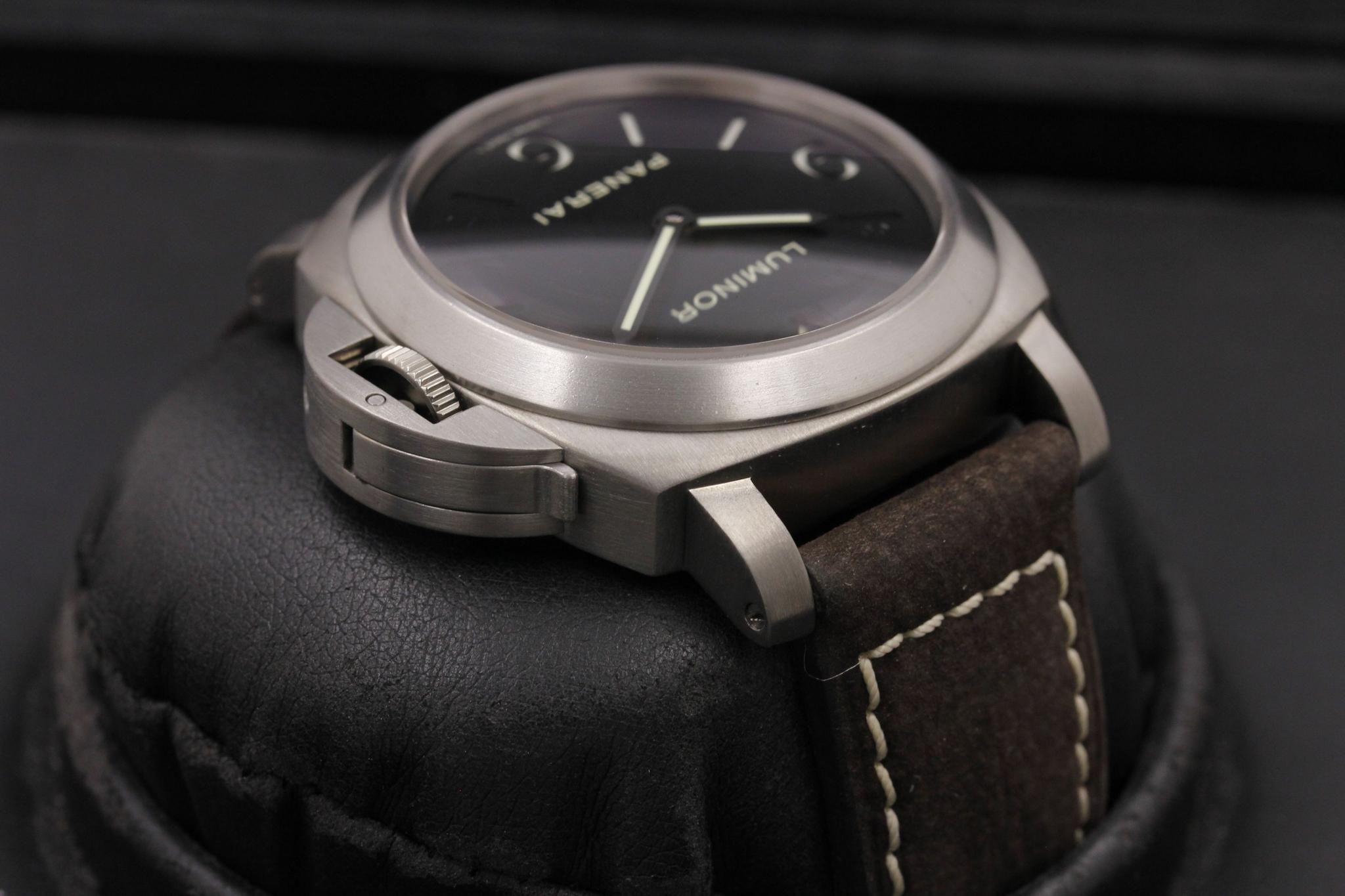 Watch Image 4