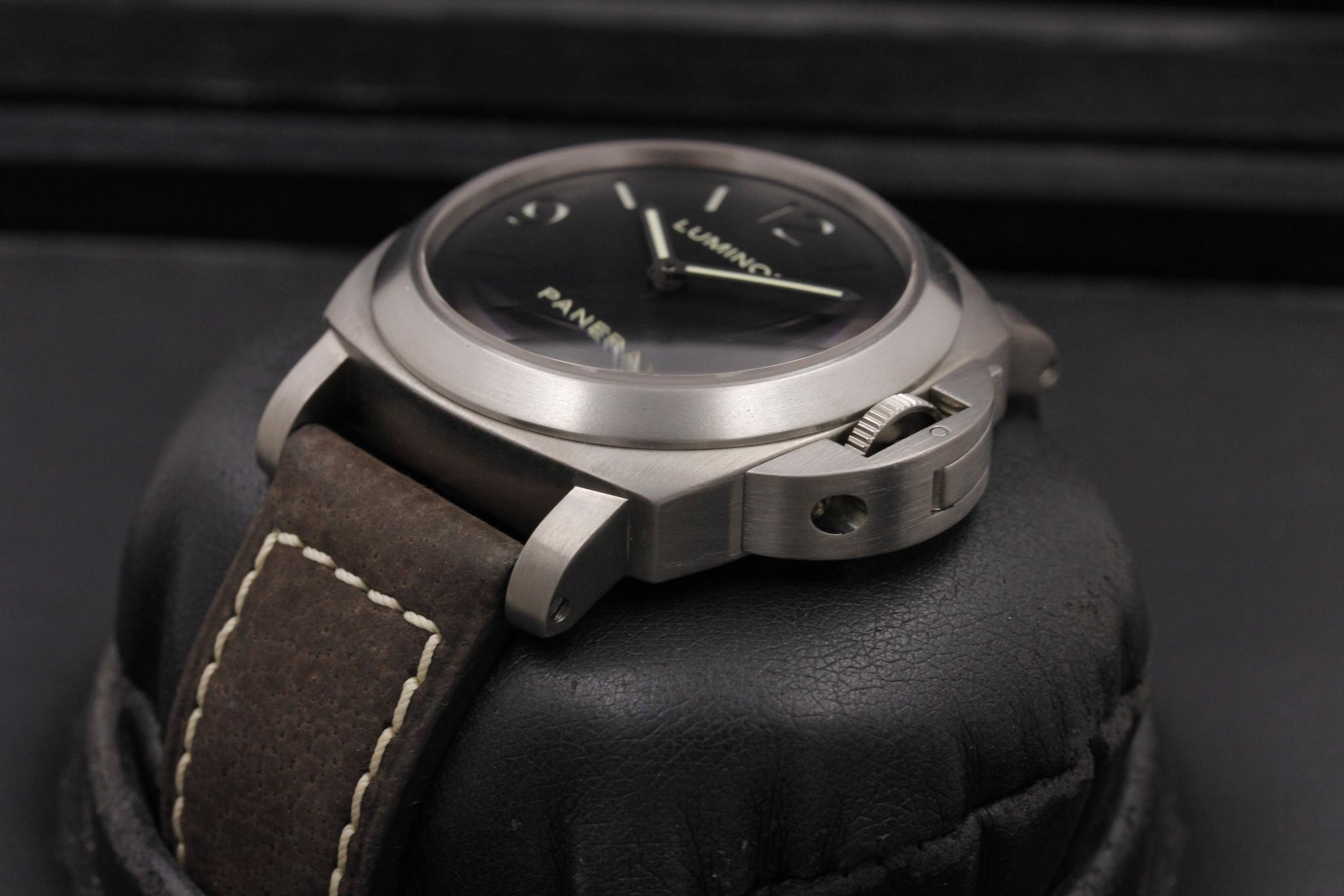 Watch Image 2