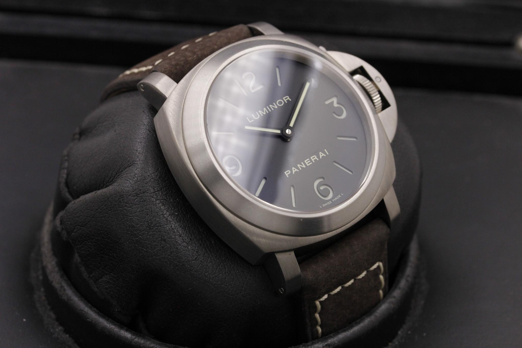 Watch Image 10