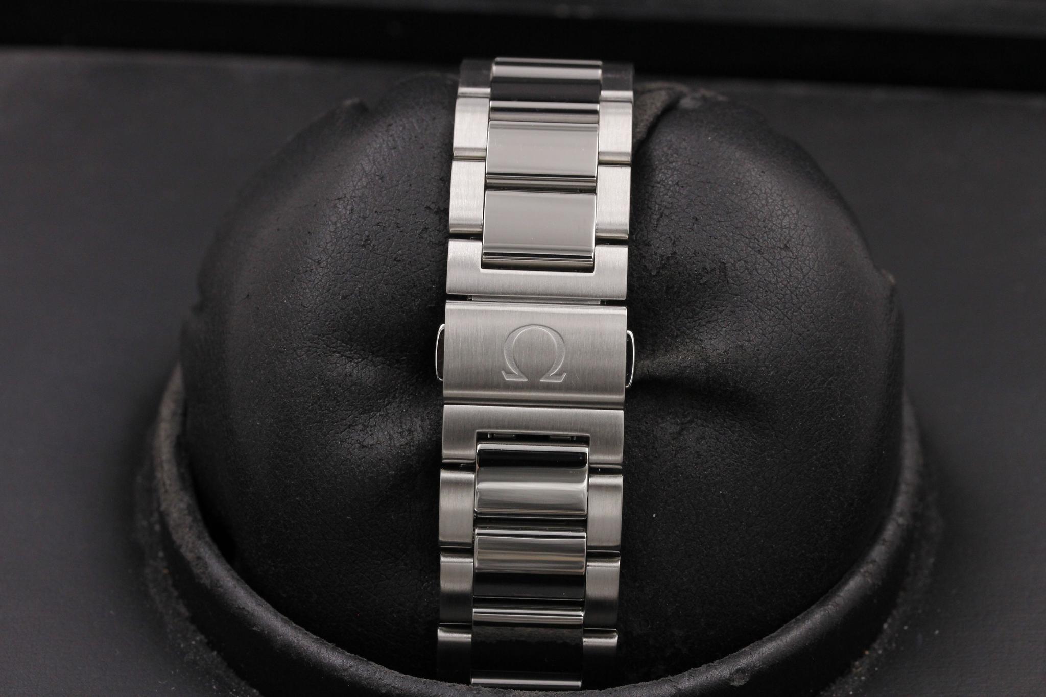 Watch Image 7
