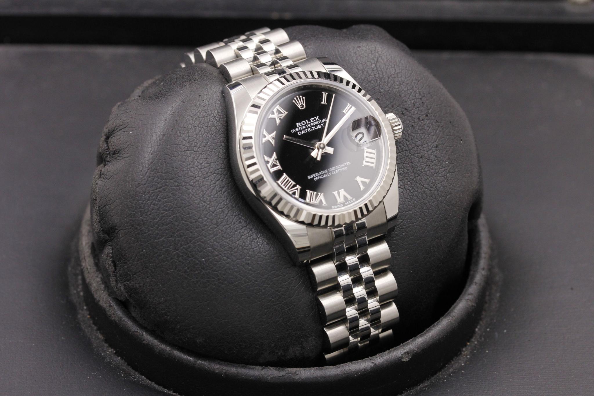 Watch Image 11