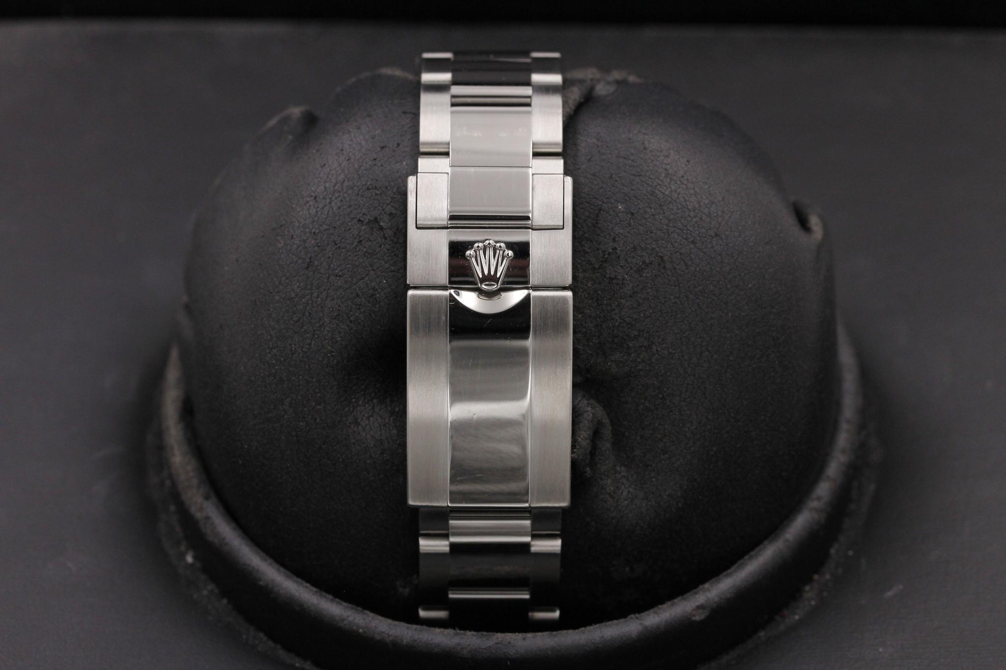 Watch Image 8