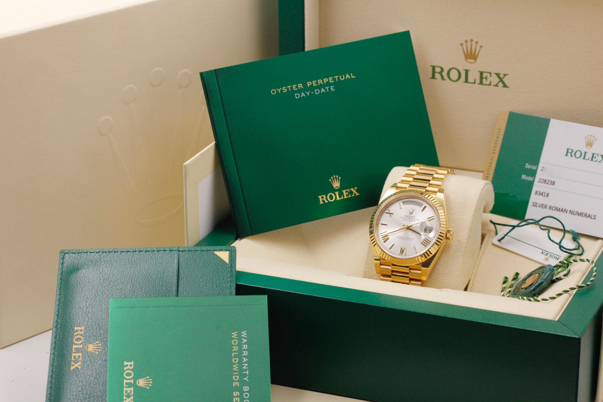 Watch Image 11