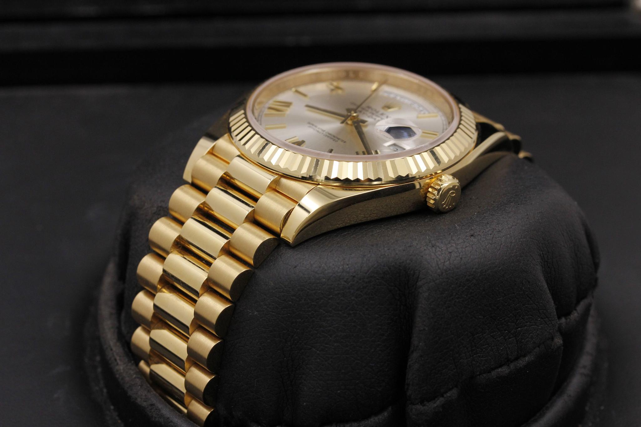 Watch Image 2