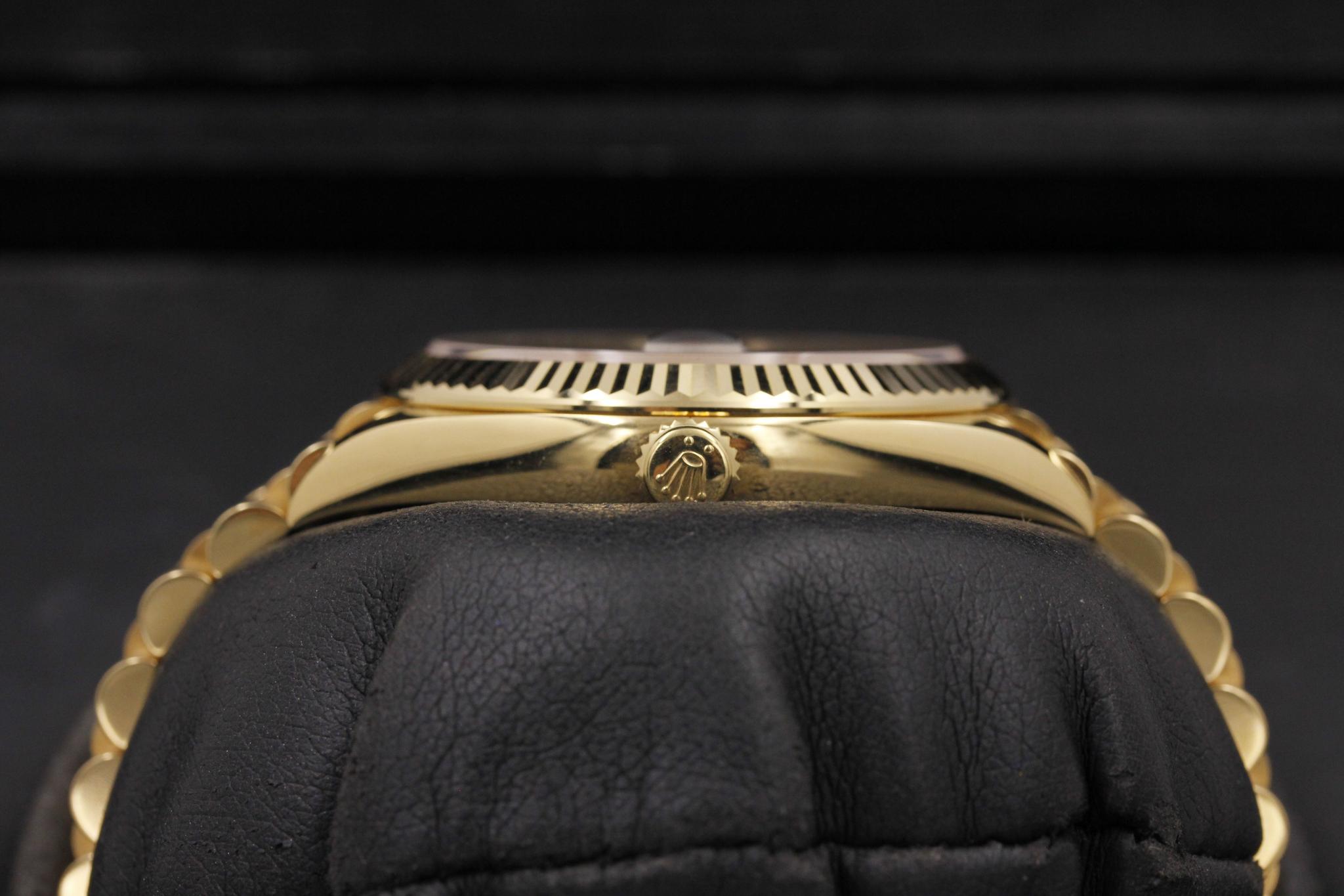 Watch Image 3