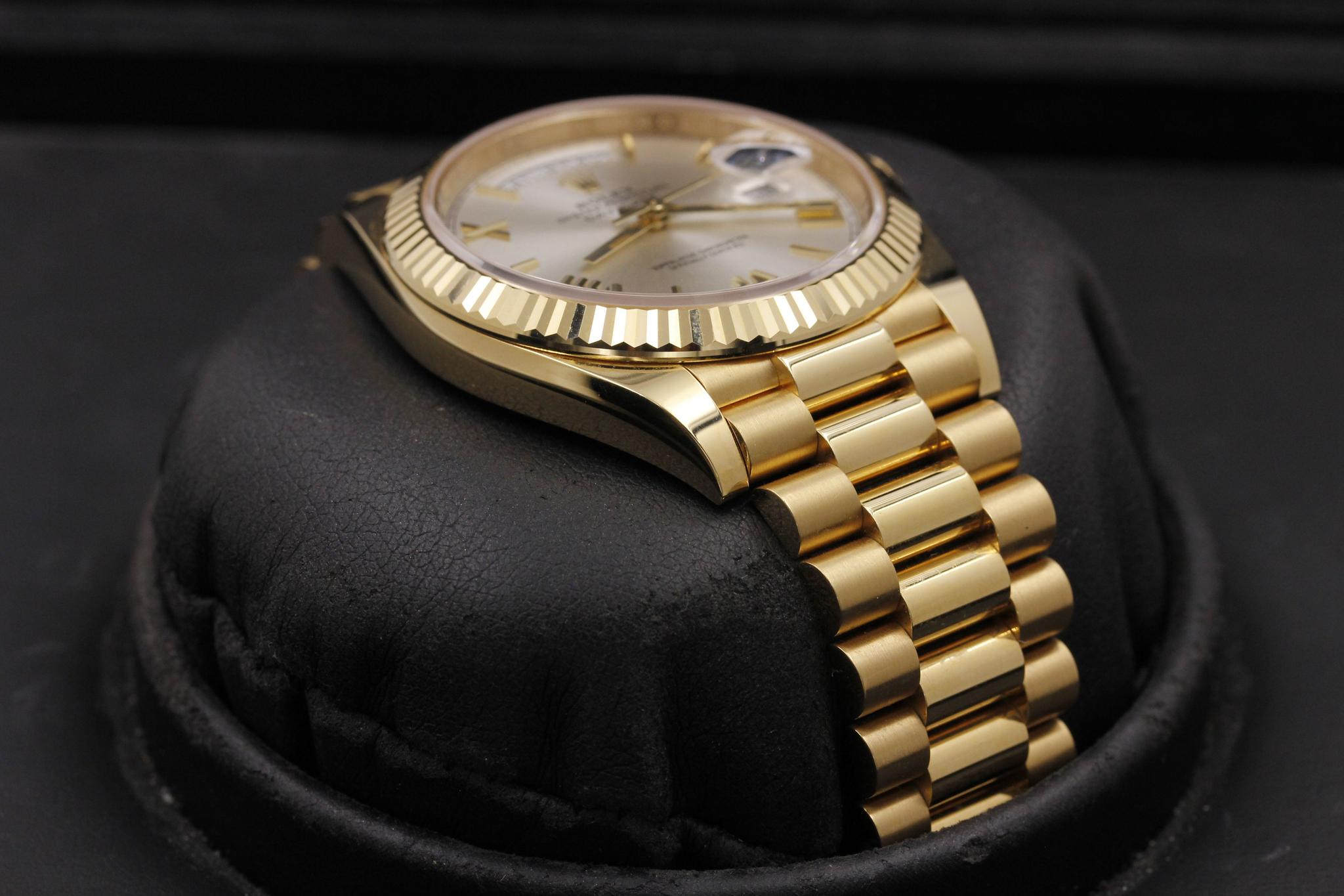 Watch Image 6