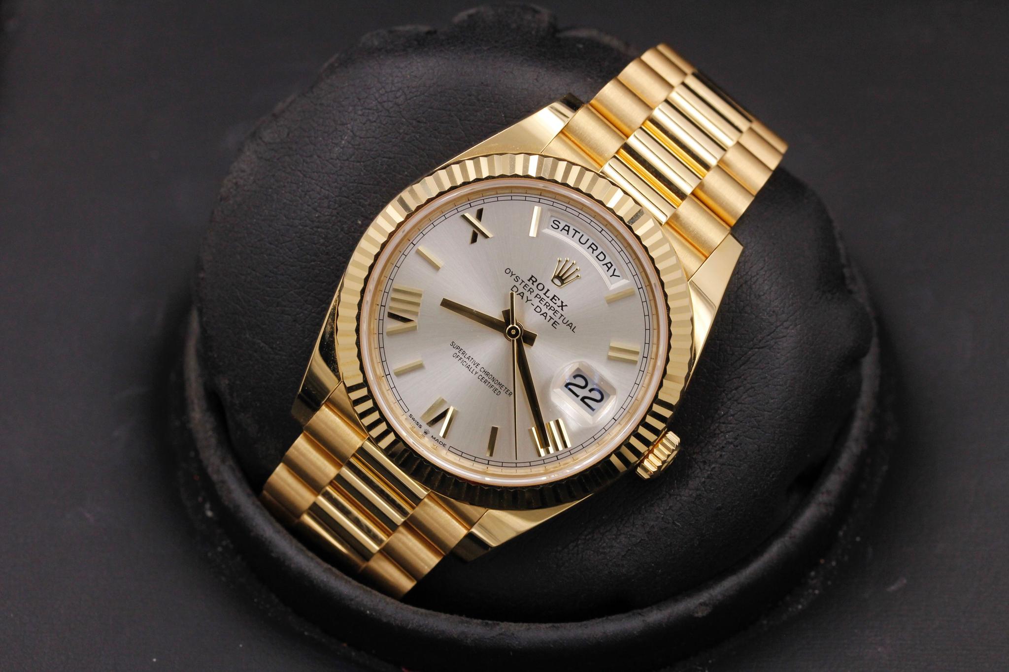 Watch Image 9