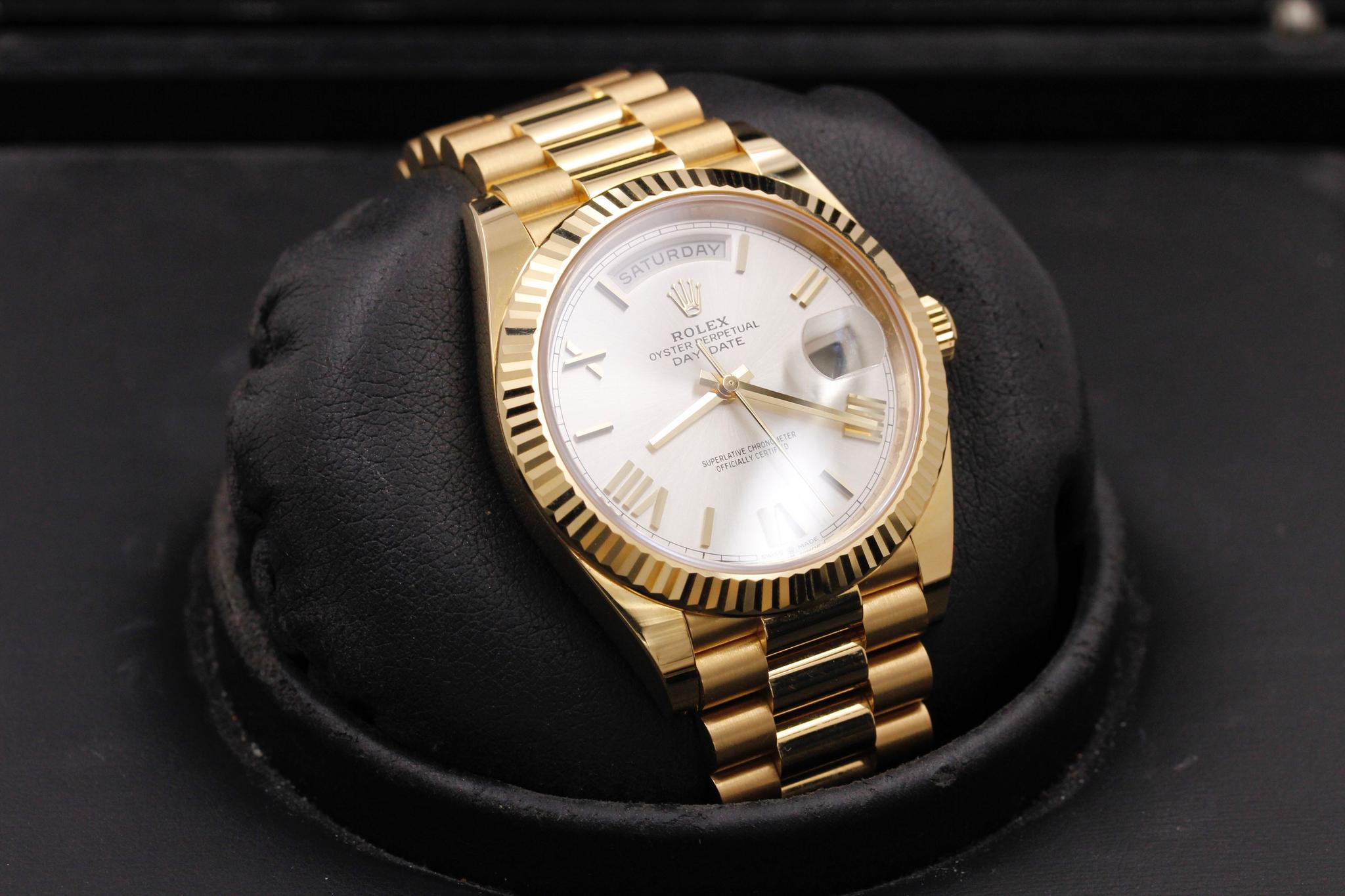 Watch Image 10