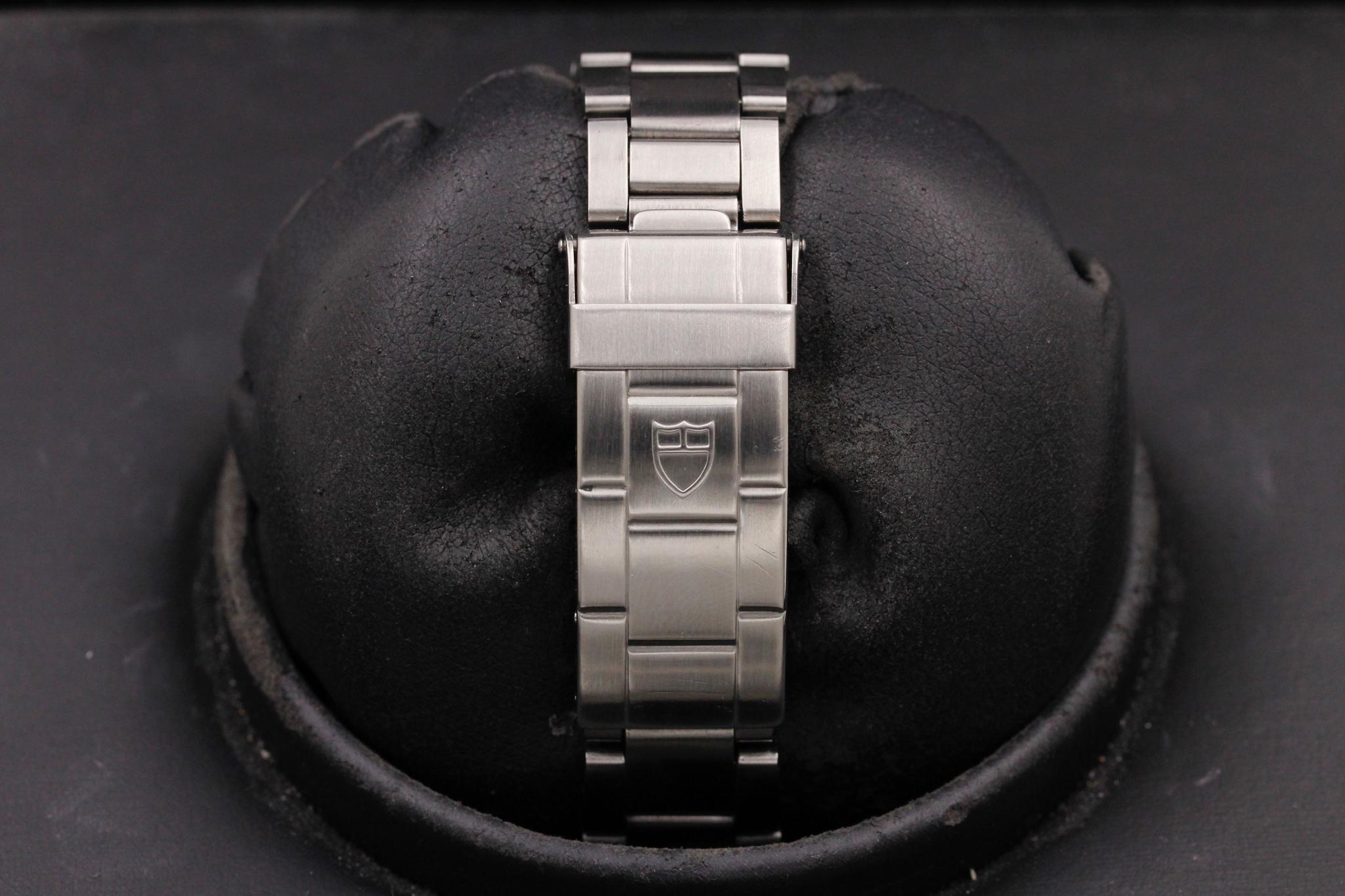 Watch Image 9