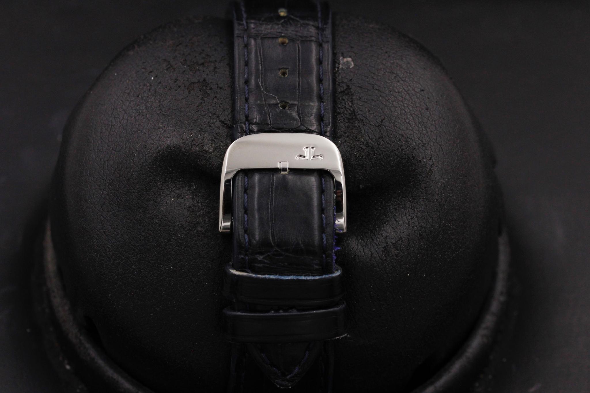 Watch Image 7