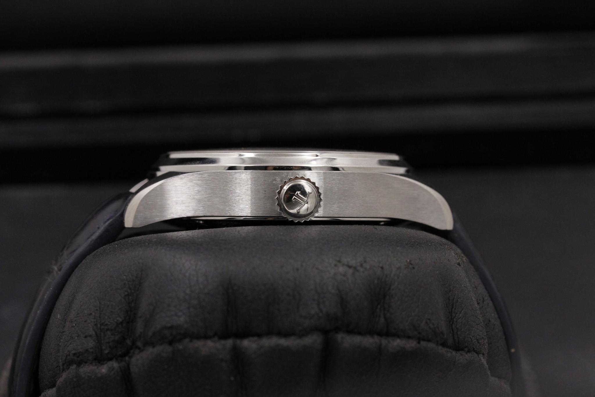Watch Image 3