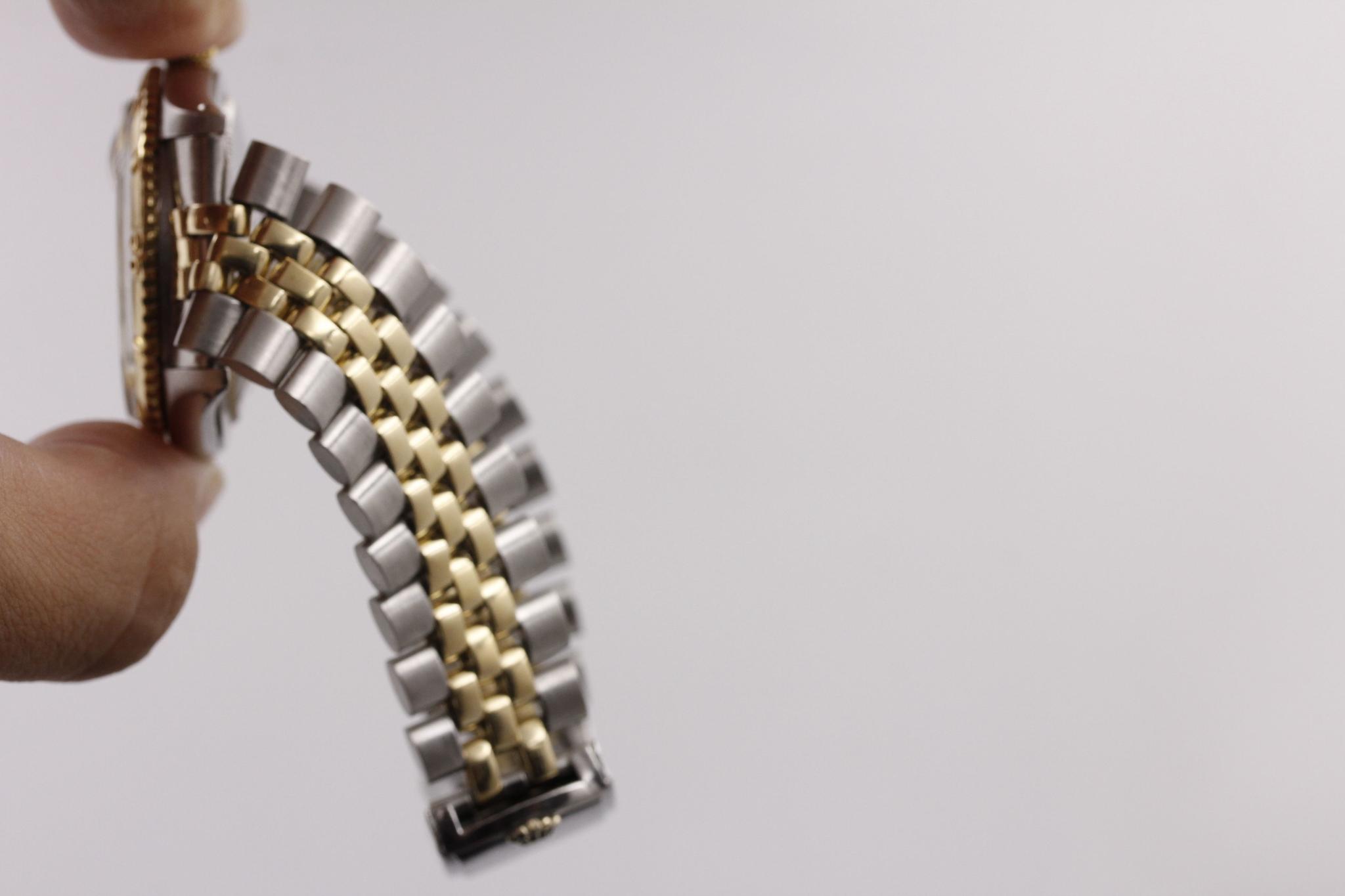 Watch Image 10