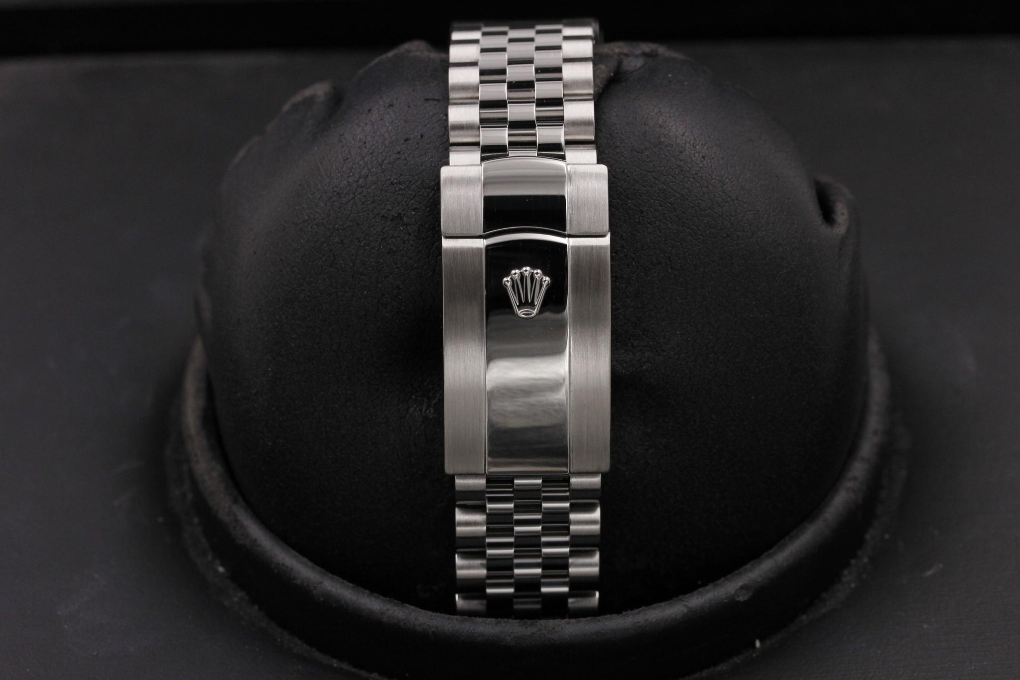 Watch Image 8