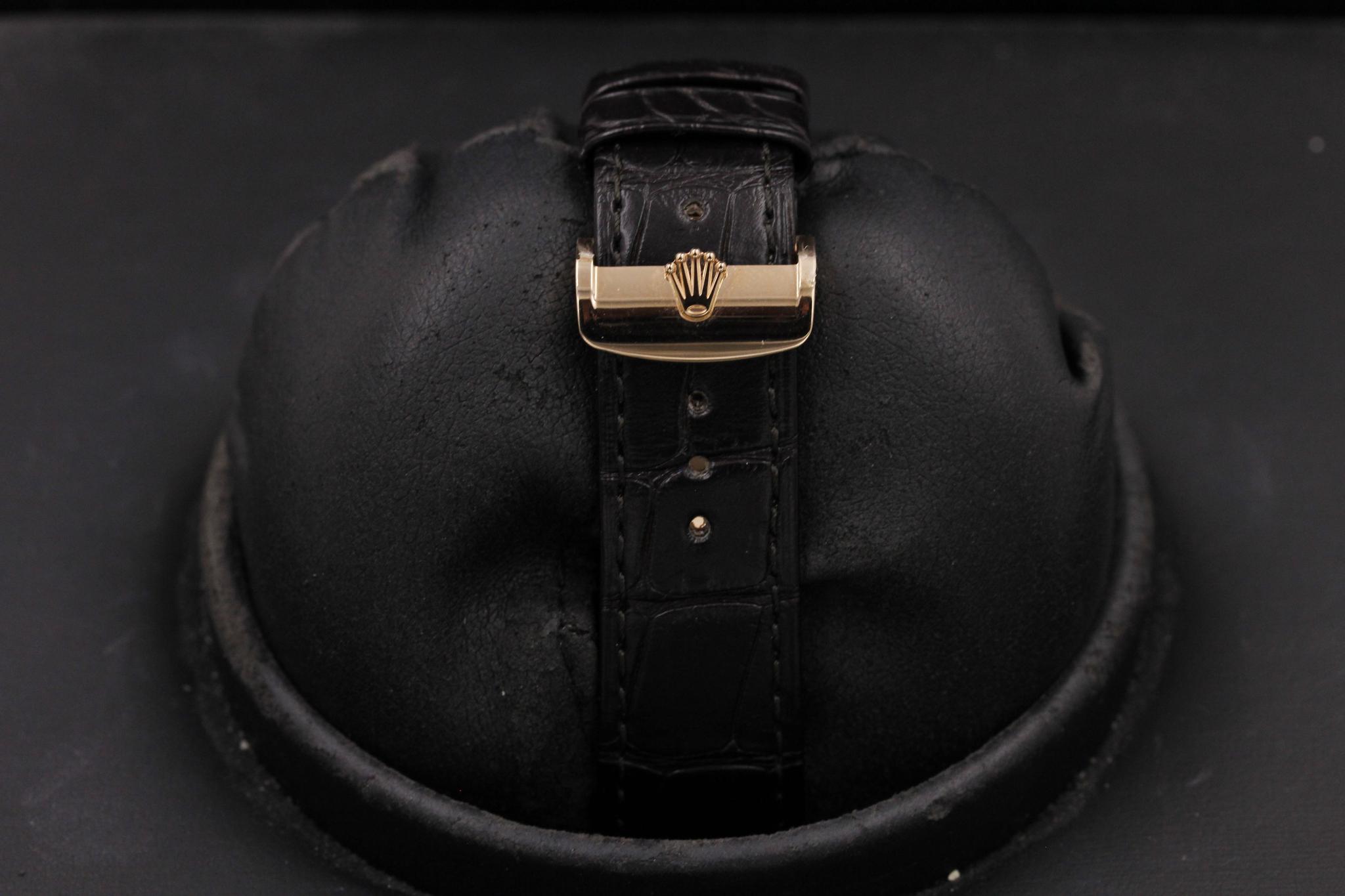 Watch Image 9