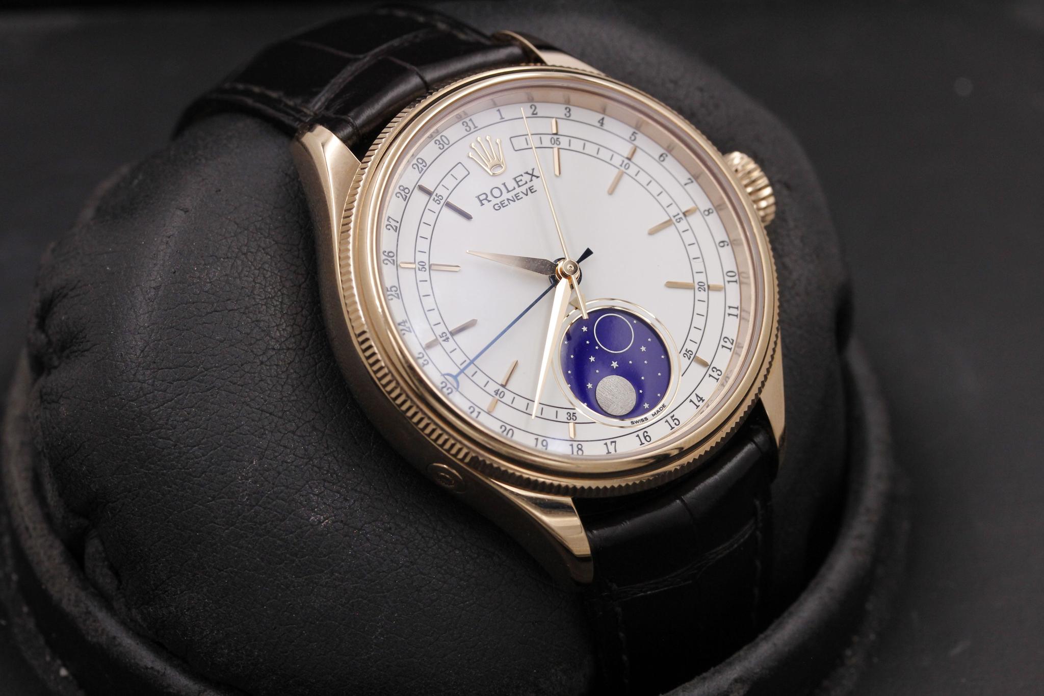 Watch Image 11