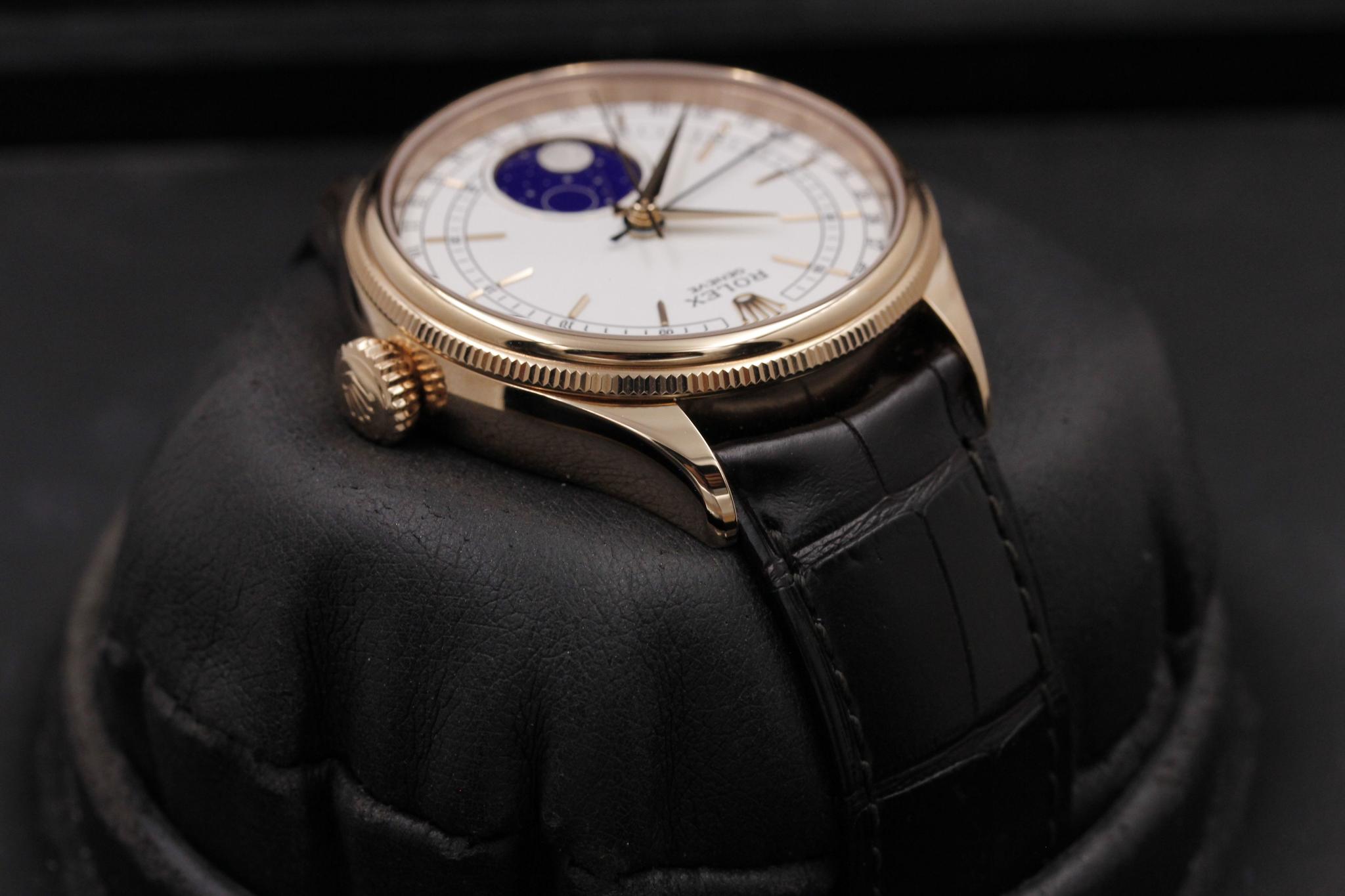 Watch Image 4