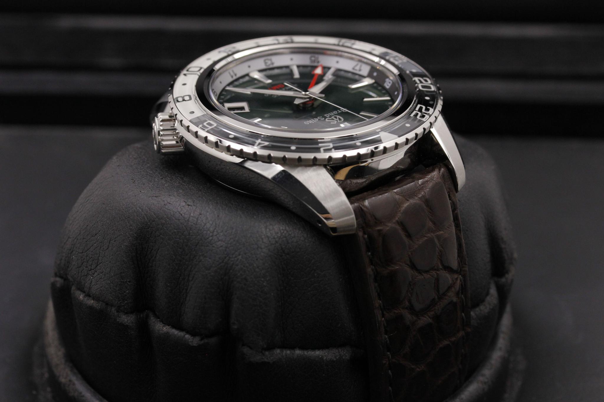 Watch Image 2