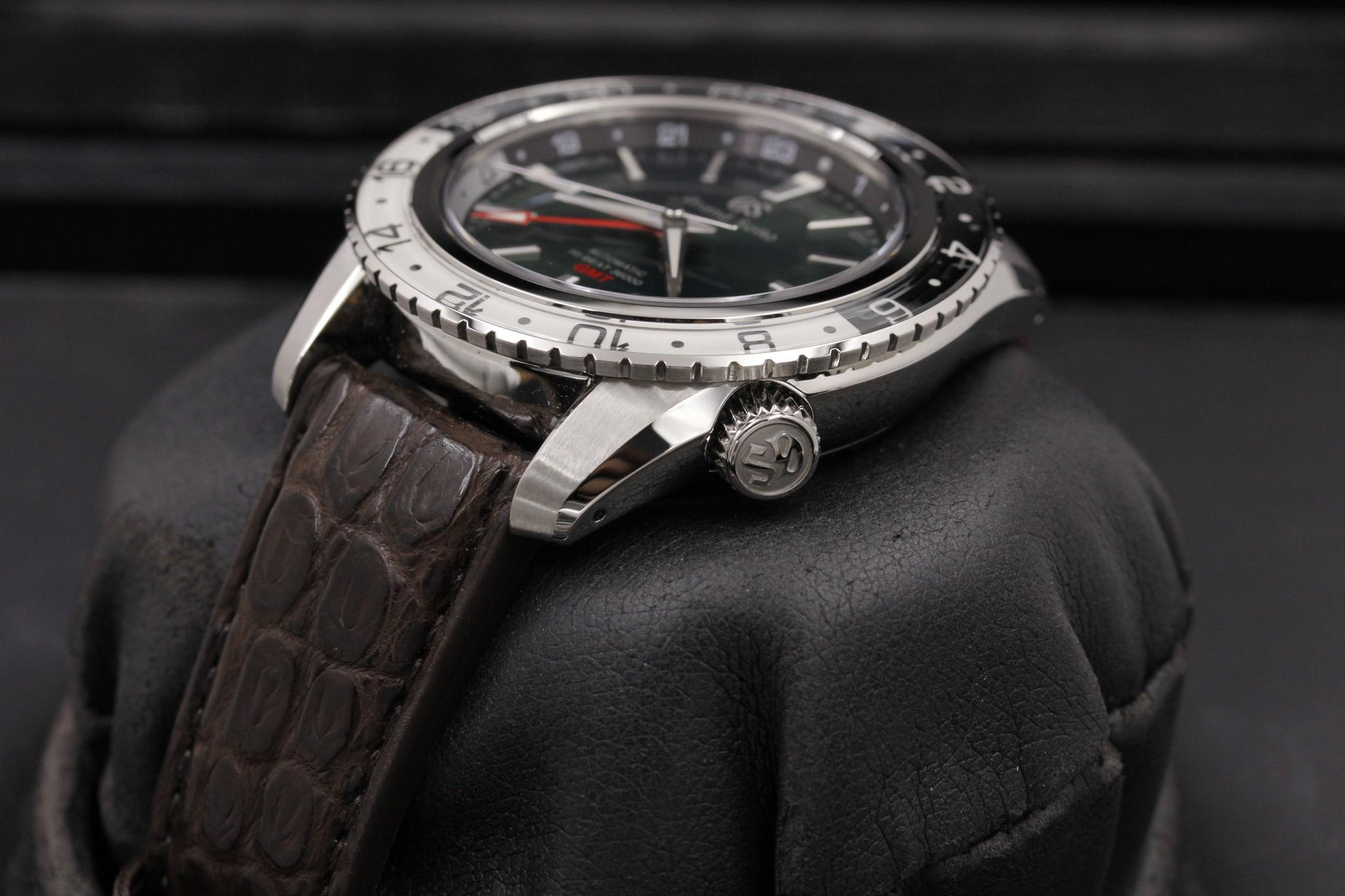 Watch Image 4
