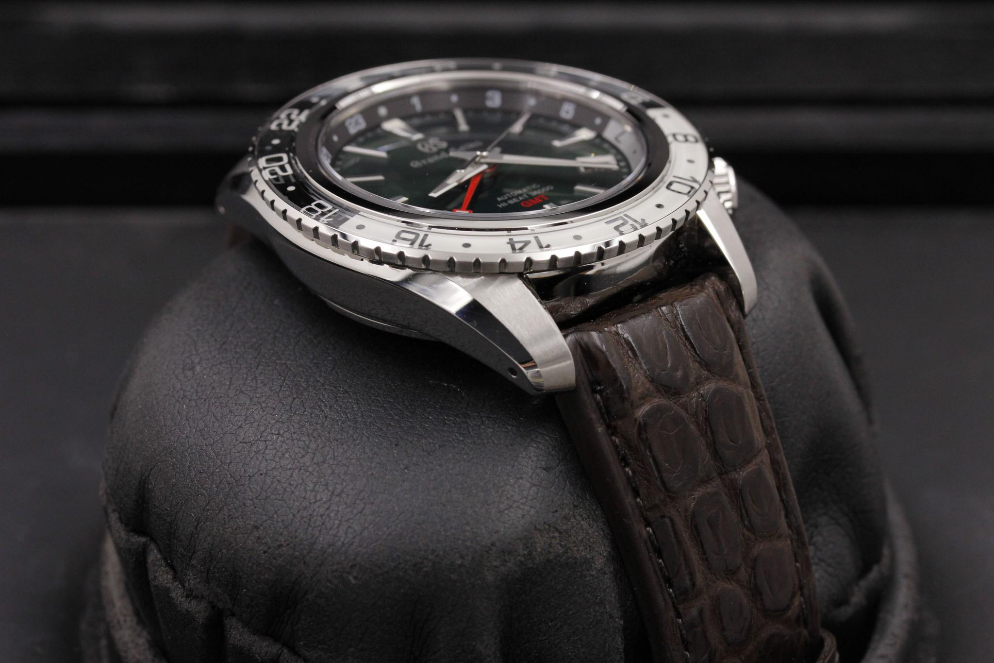 Watch Image 6