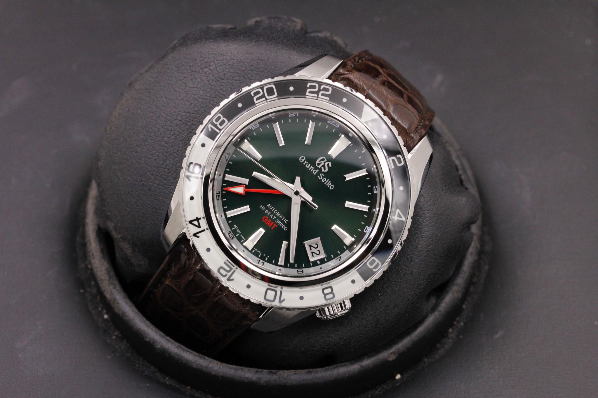 Watch Image 9