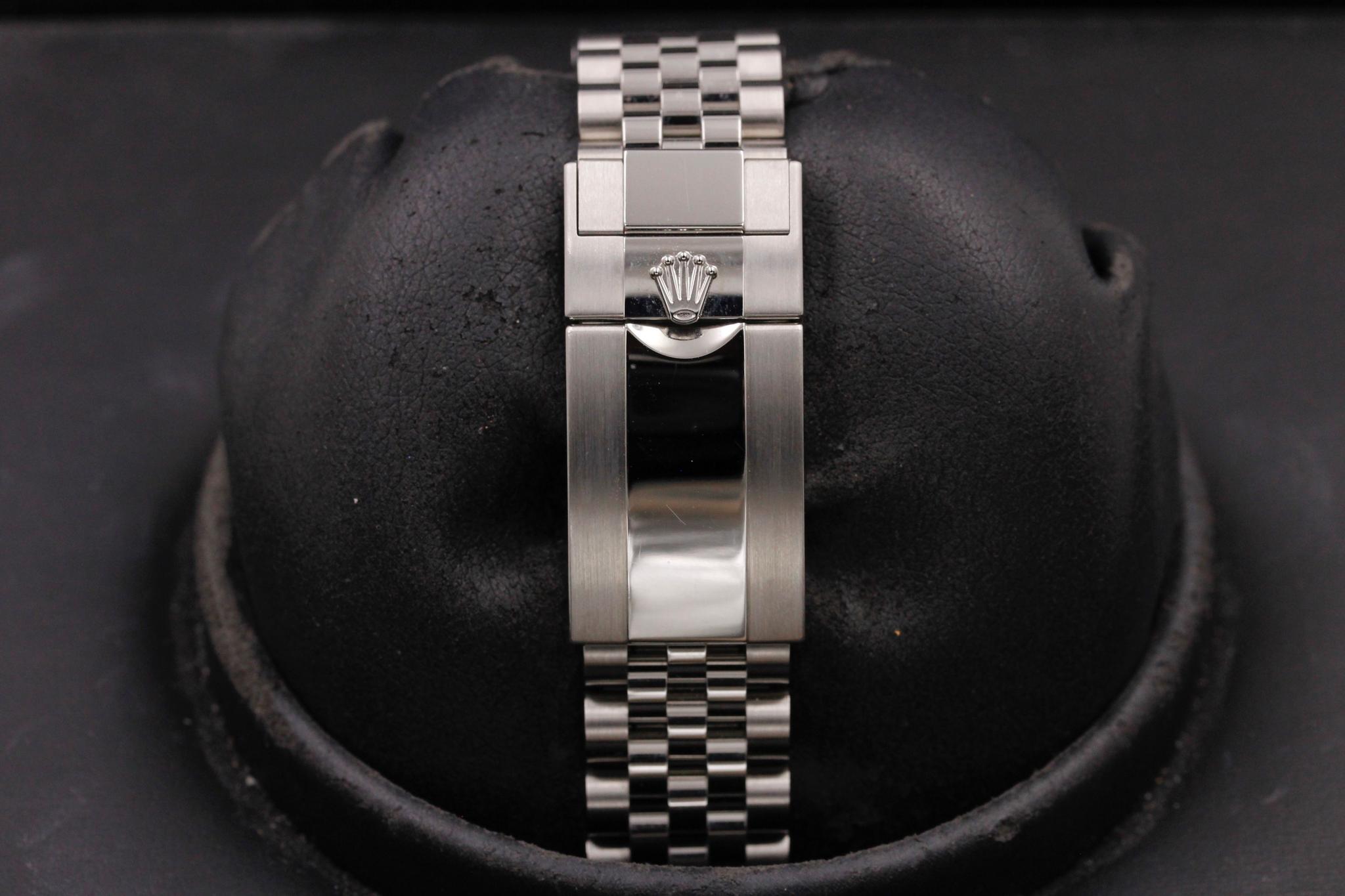 Watch Image 8