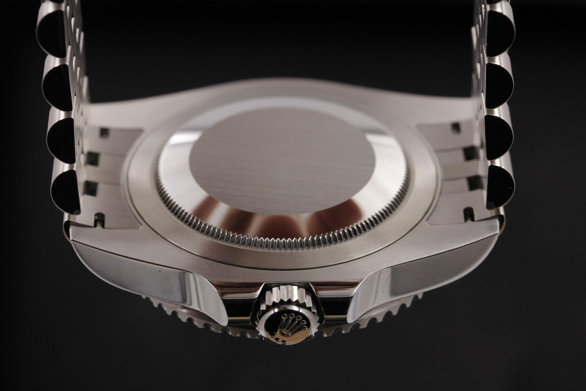 Watch Image 7