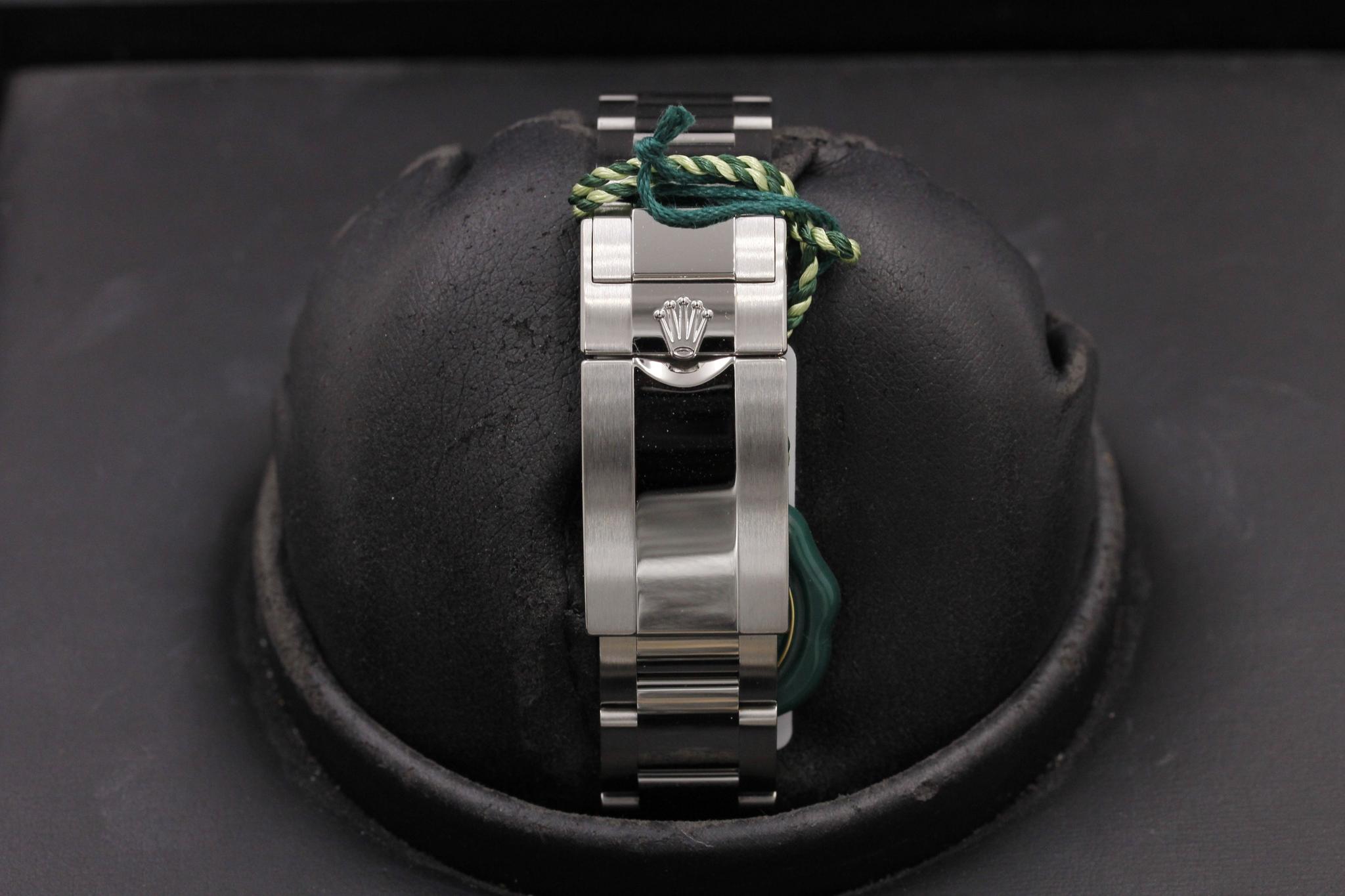 Watch Image 8