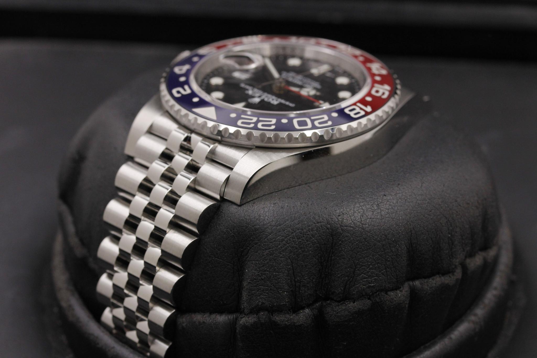 Watch Image 5