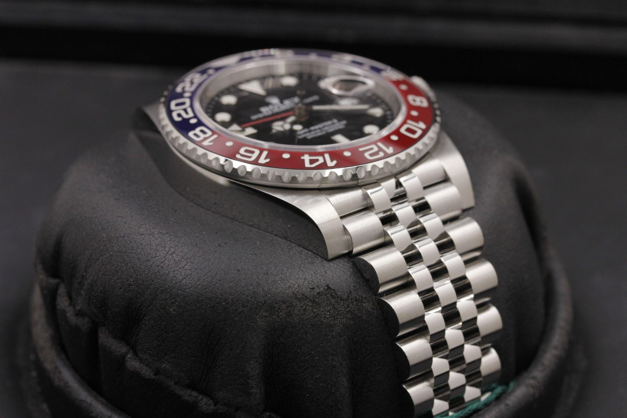 Watch Image 6