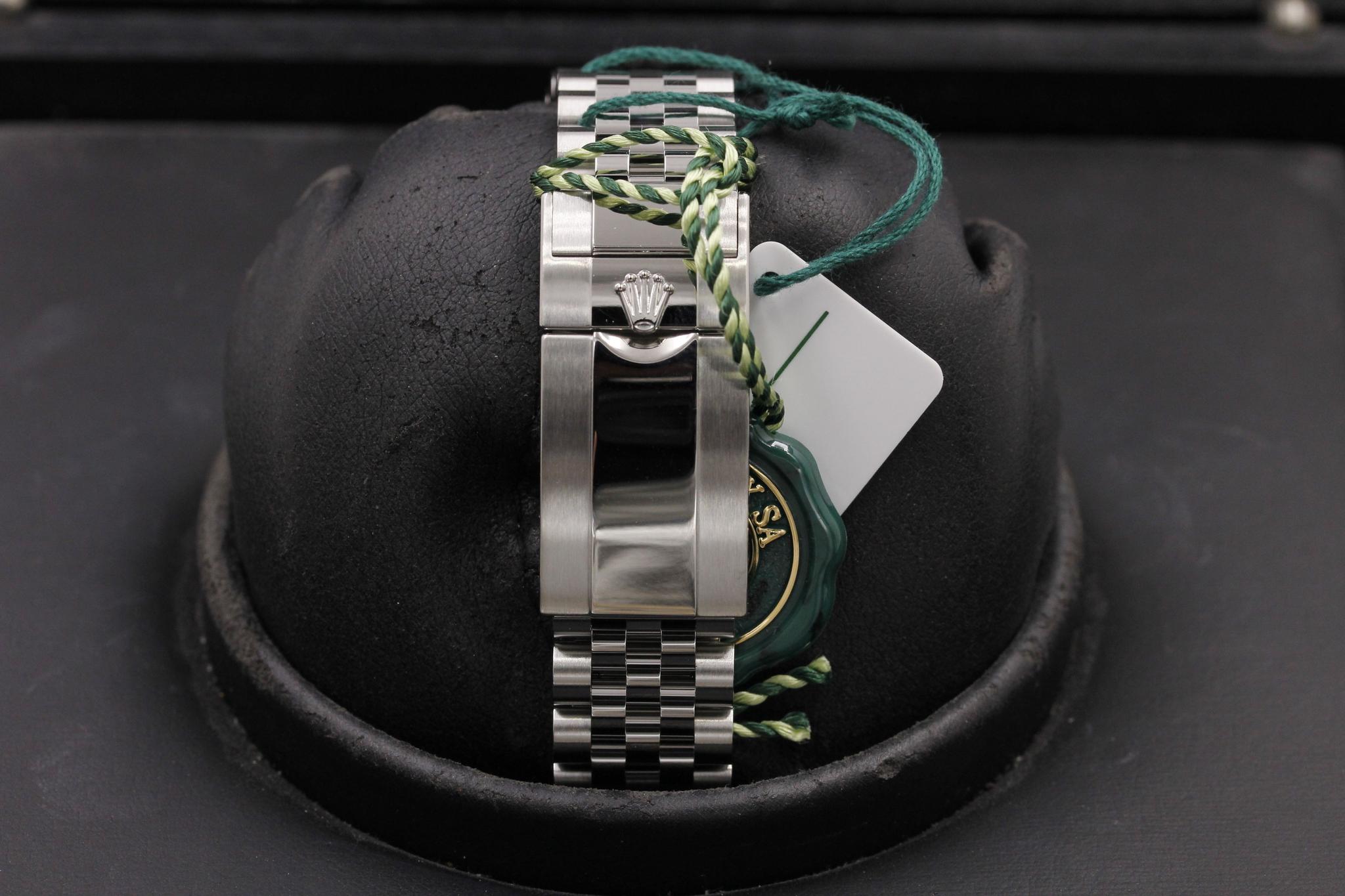 Watch Image 7
