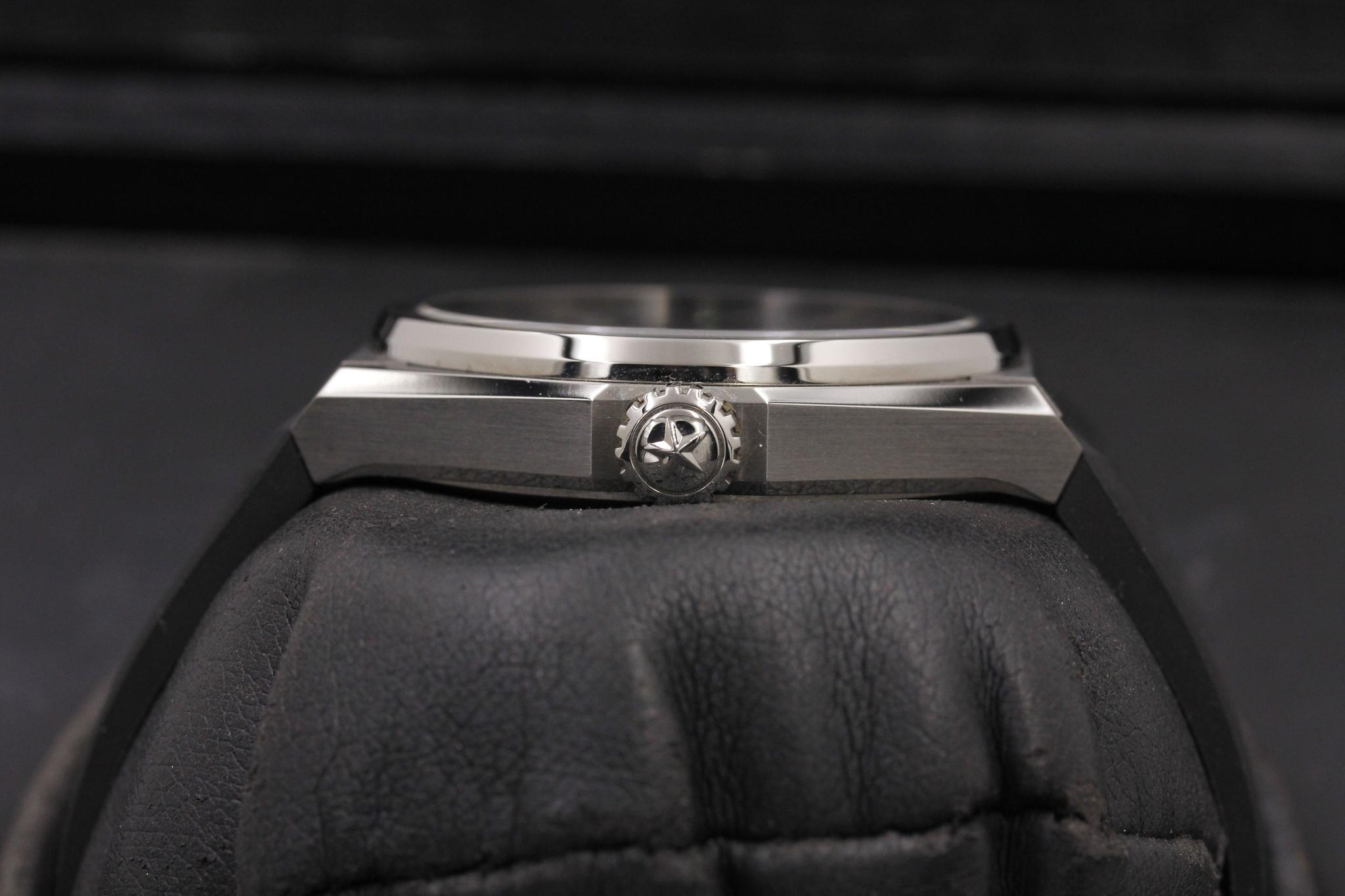 Watch Image 3
