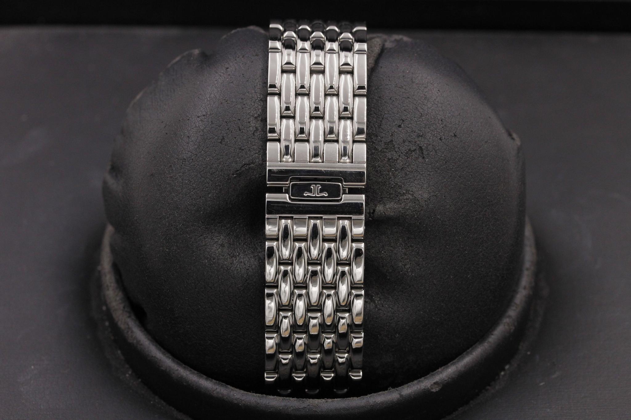Watch Image 9