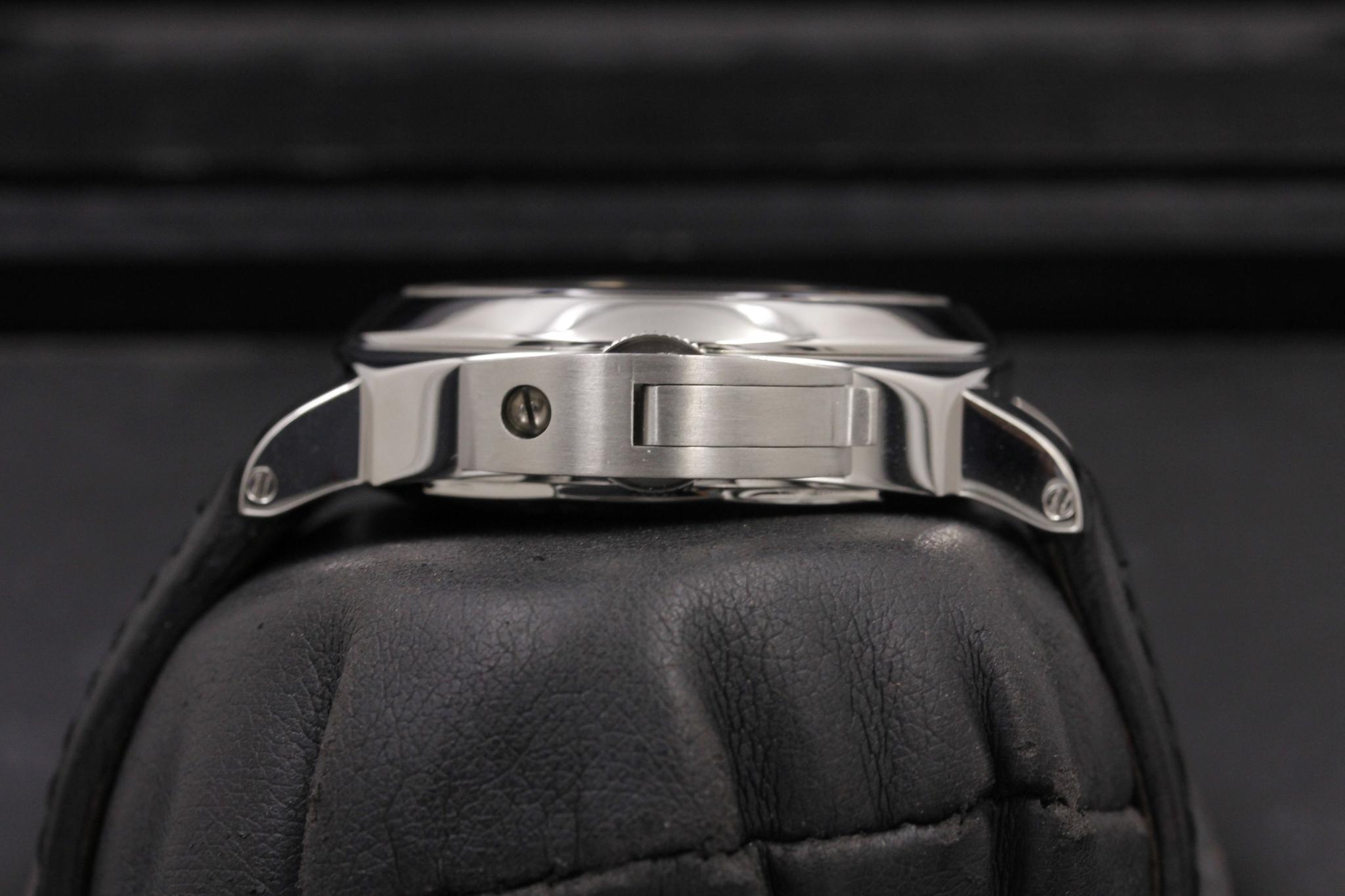 Watch Image 3
