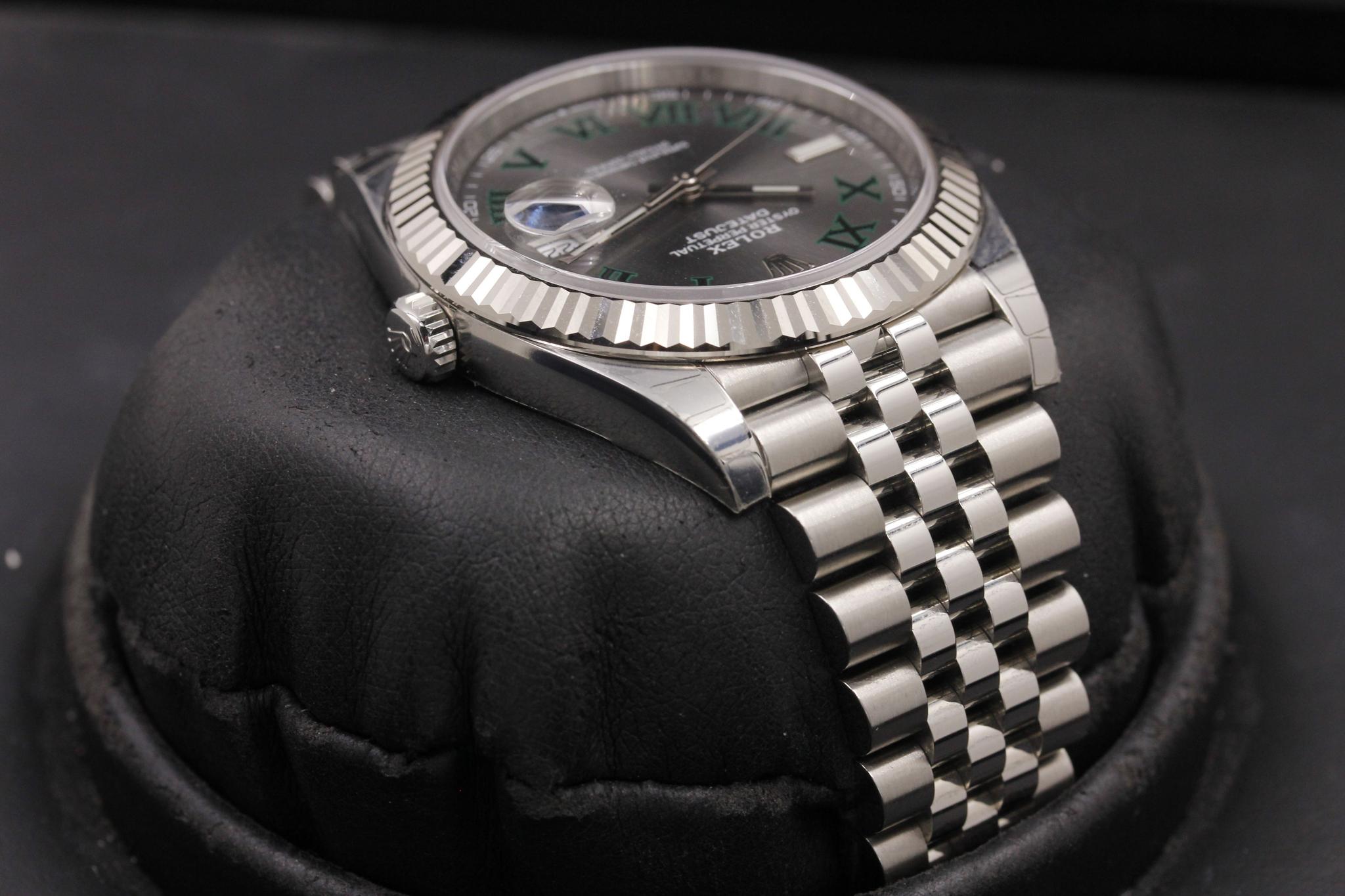 Watch Image 4