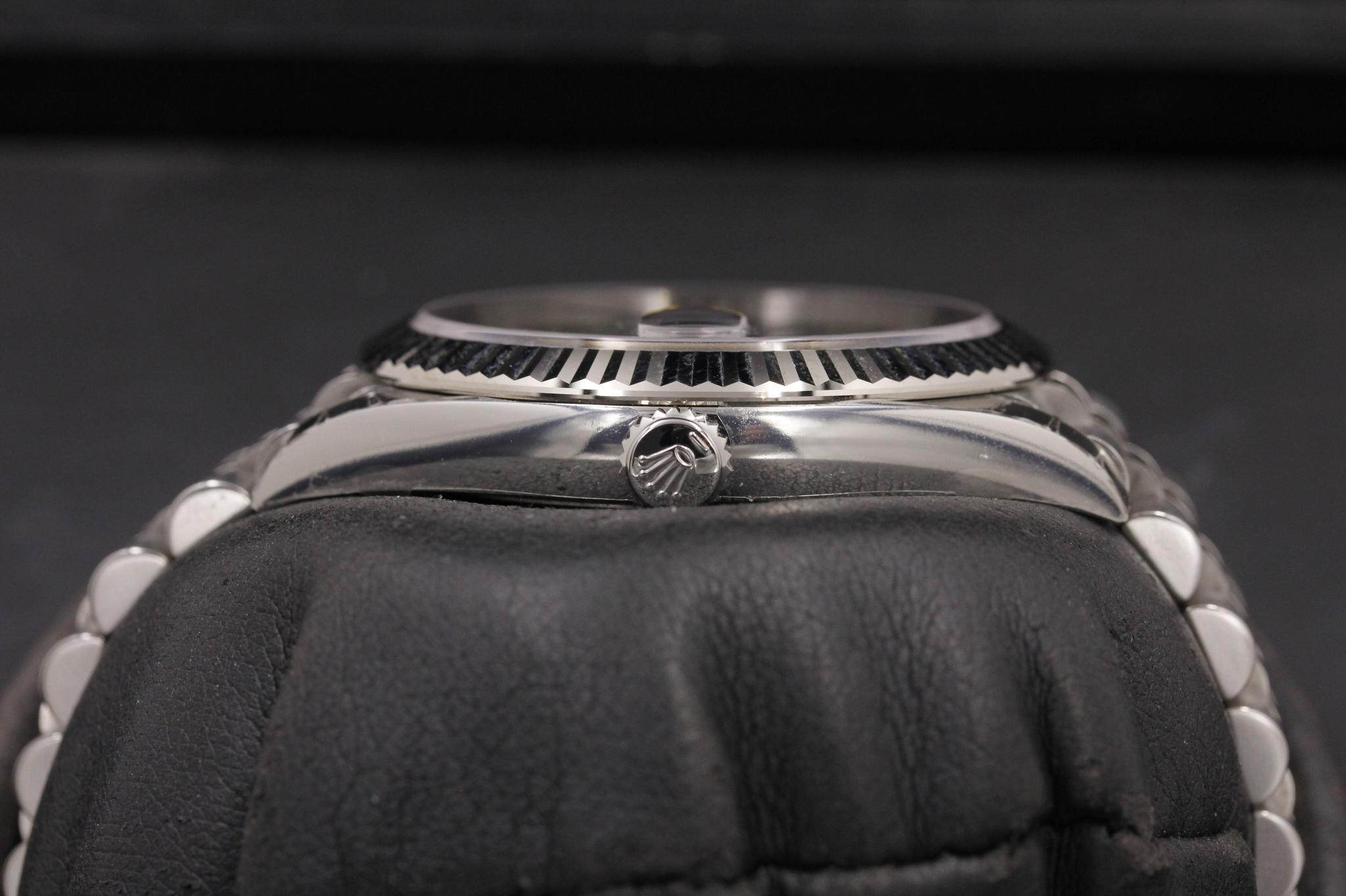 Watch Image 3