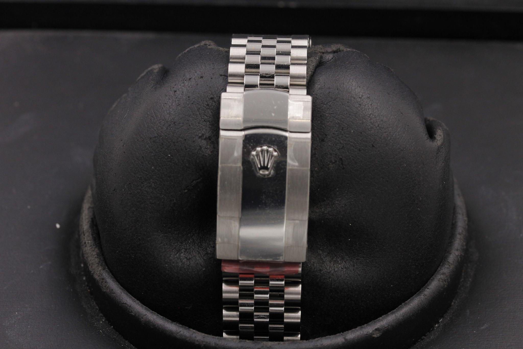 Watch Image 8