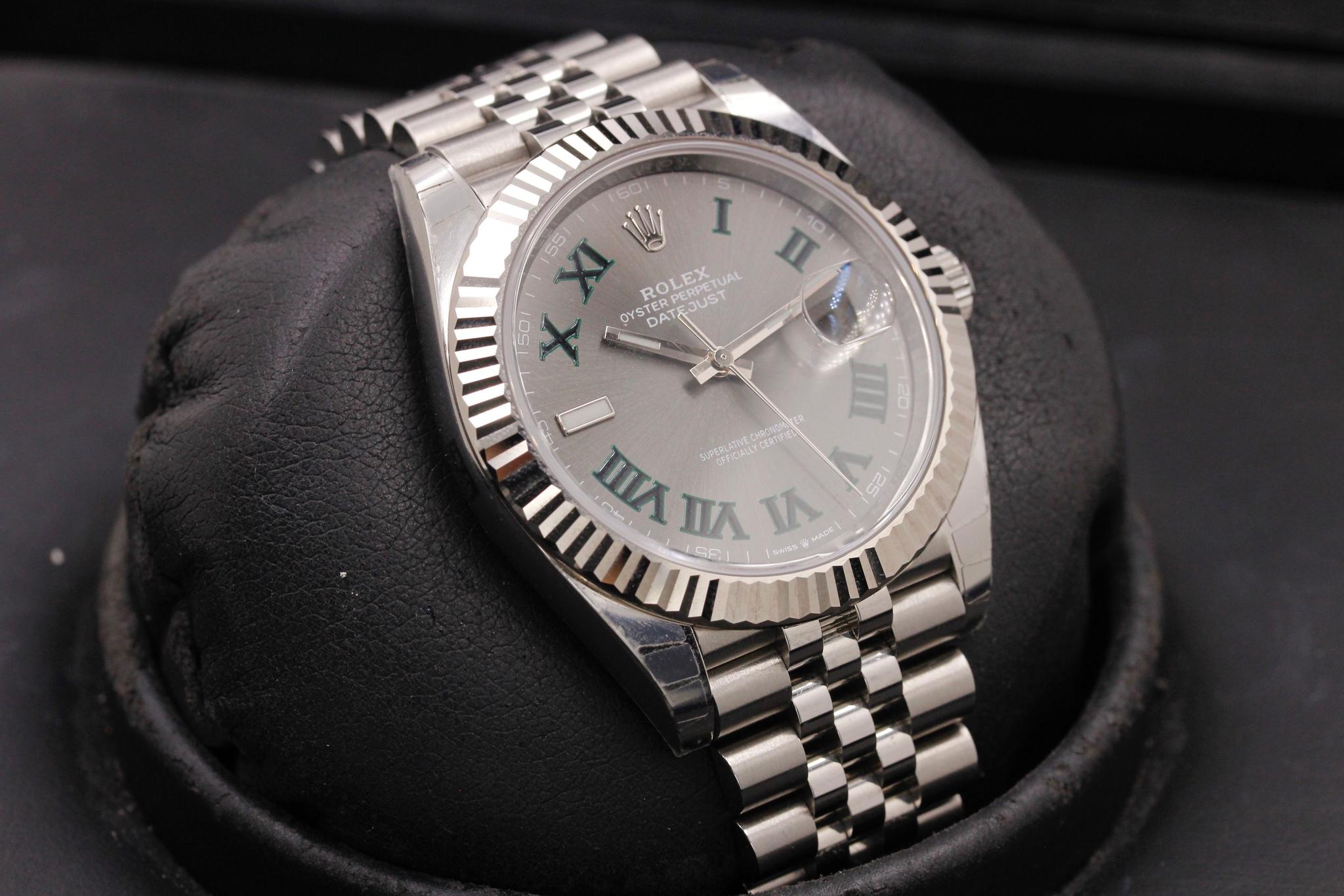 Watch Image 10