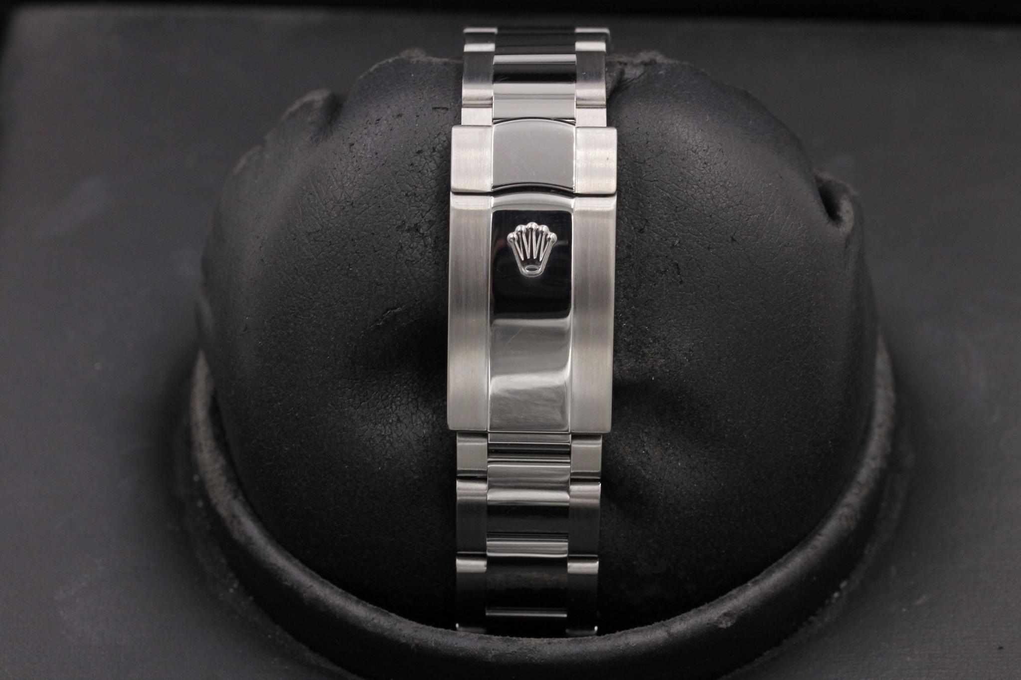 Watch Image 8