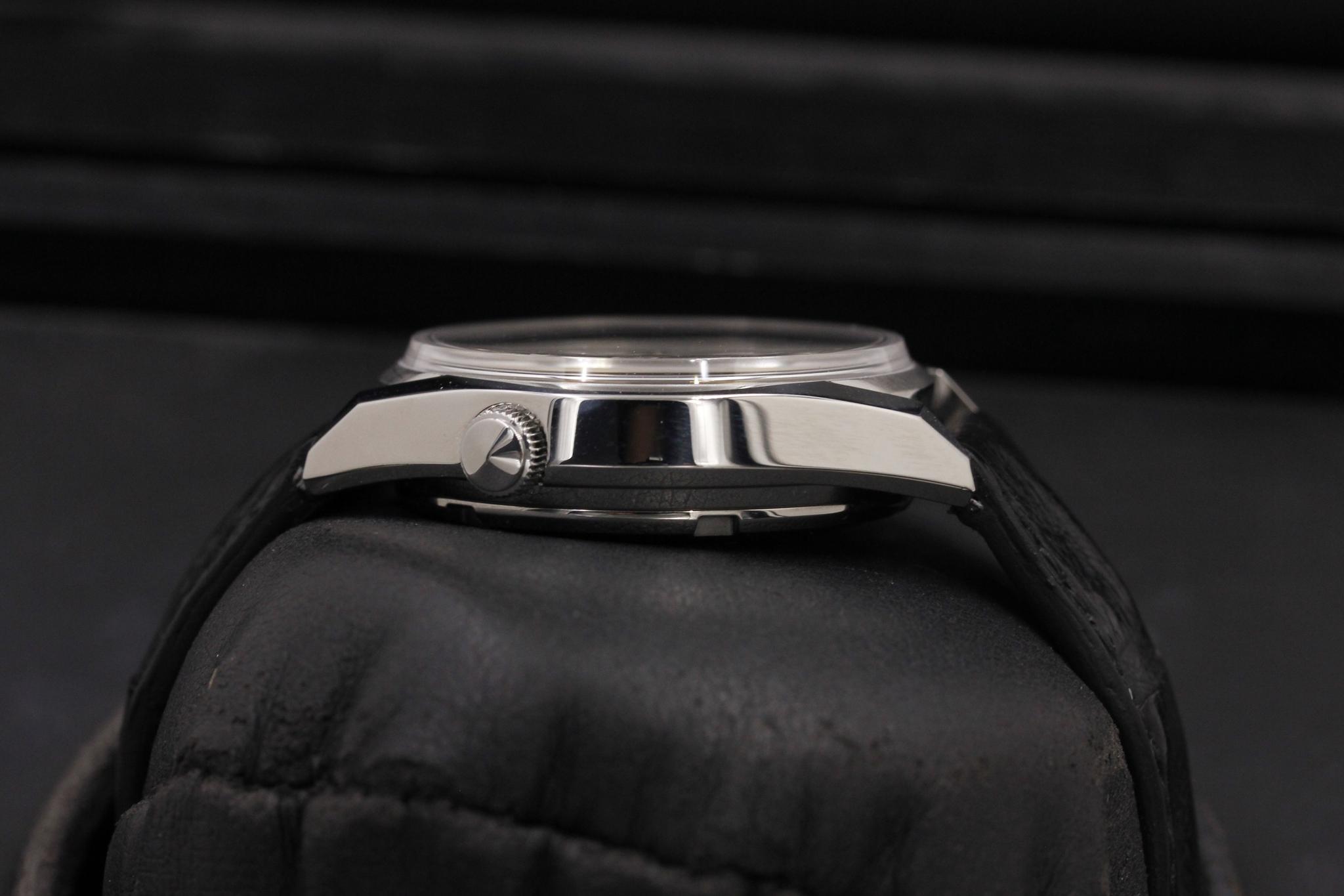 Watch Image 3