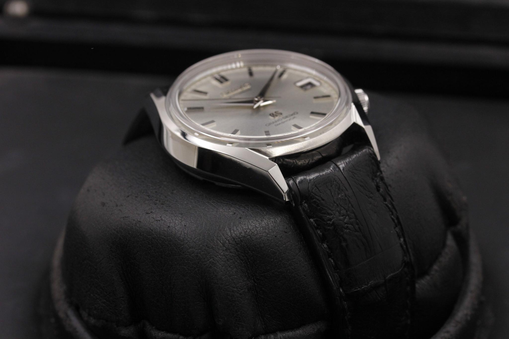 Watch Image 4