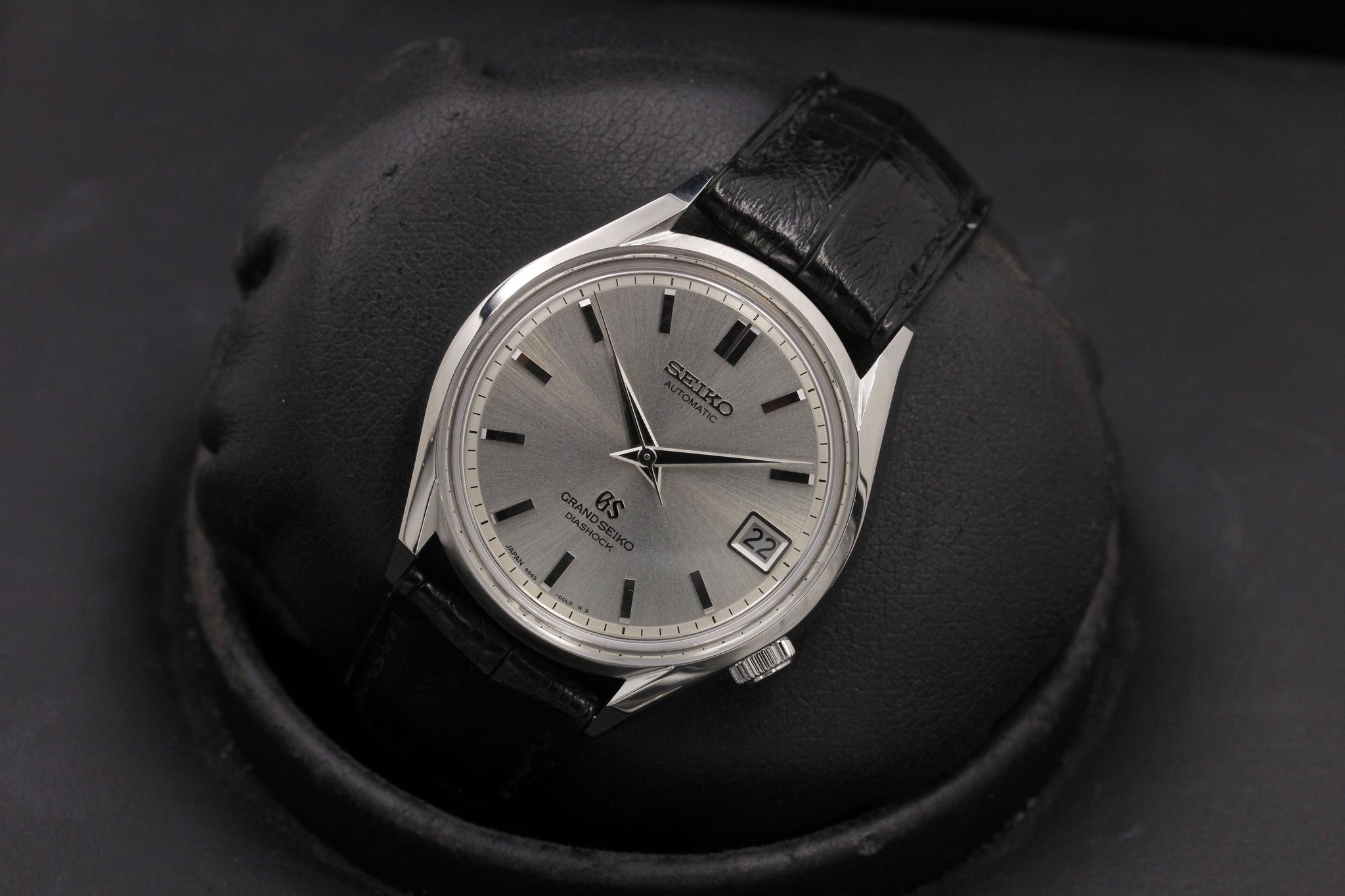Watch Image 9