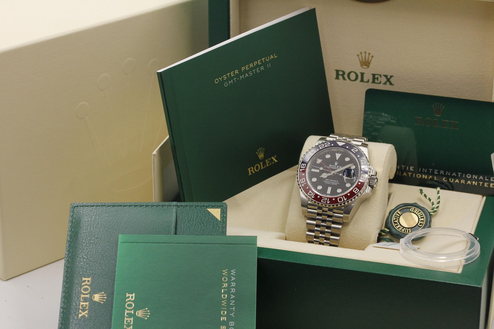 Watch Image 11