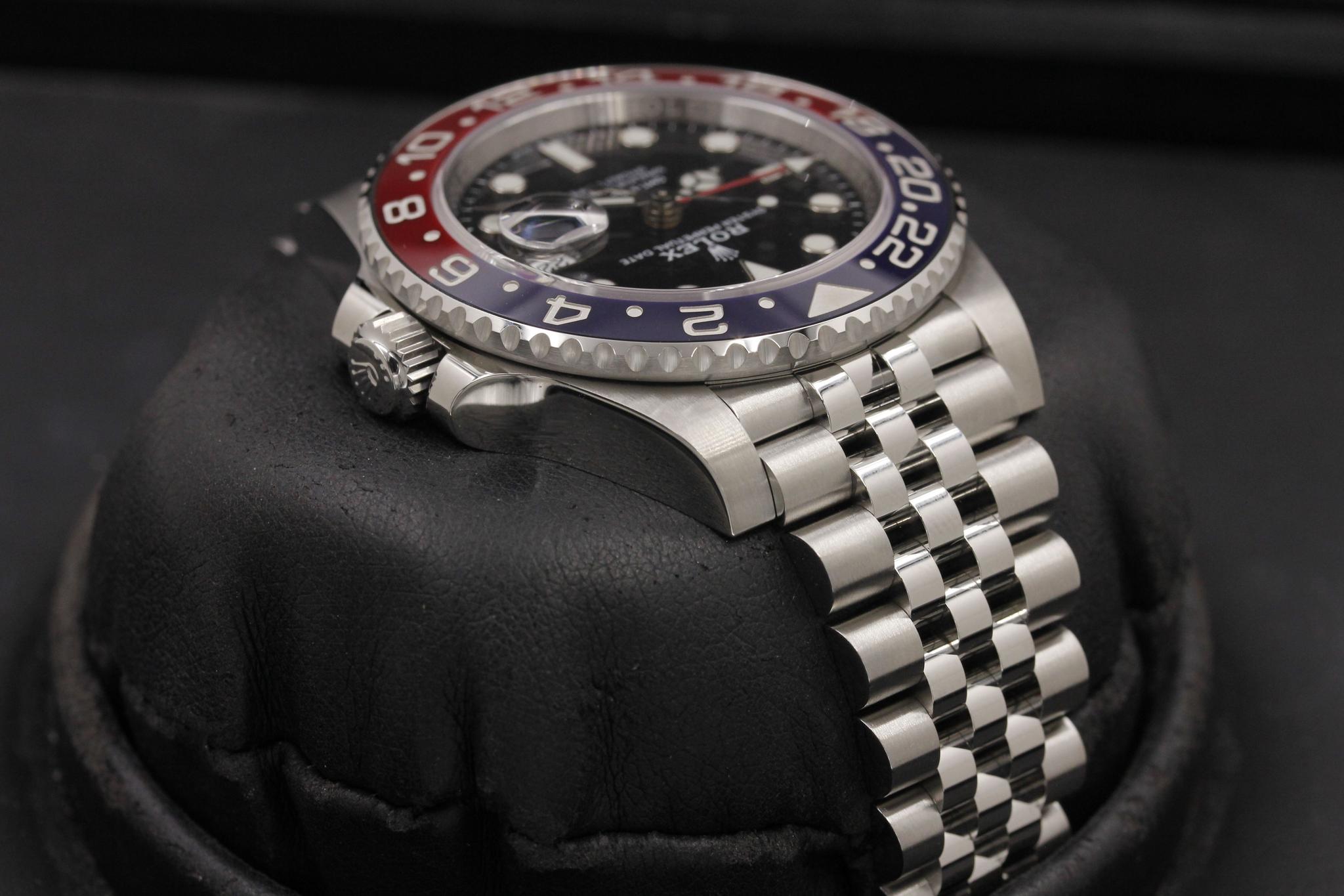 Watch Image 4
